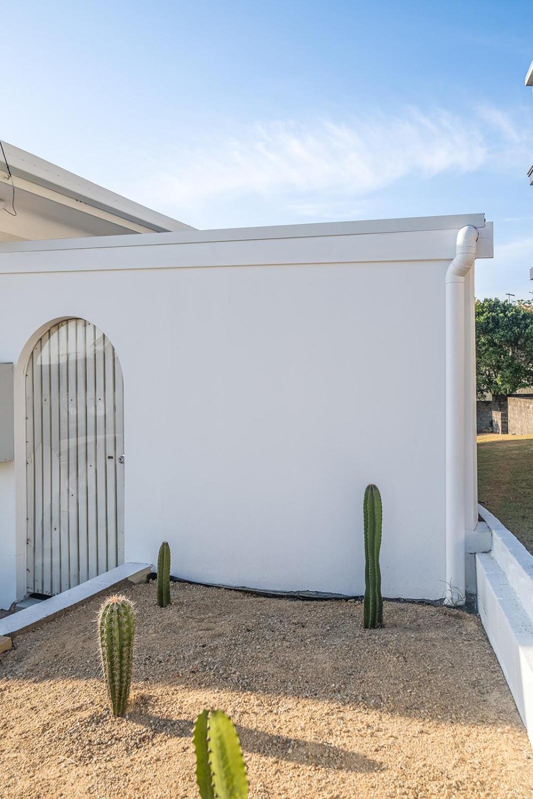 Swell Yamba, Iconic 7 Bedroom House on the Hill with Amazing Bay Views