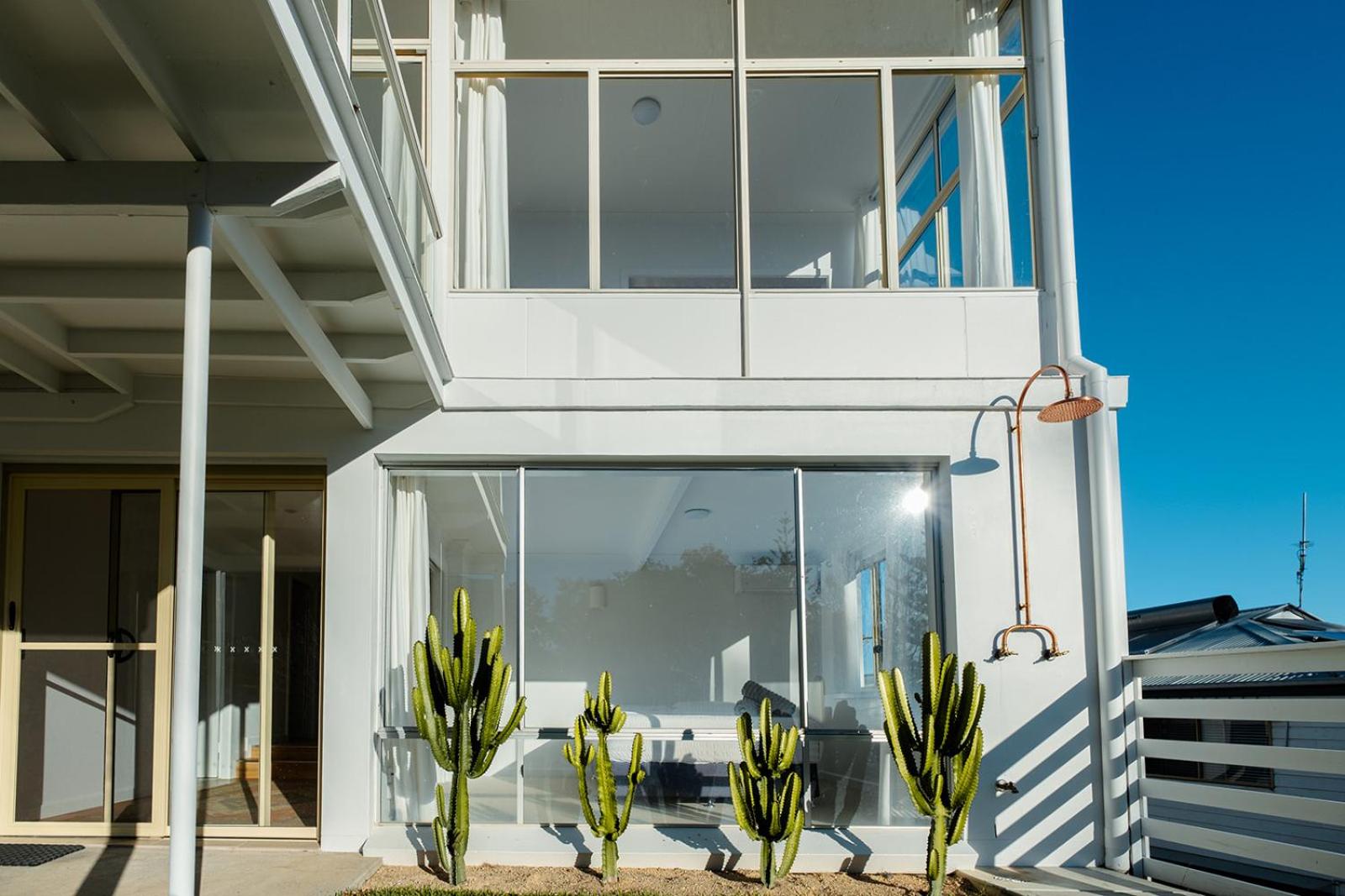 Swell Yamba, Iconic 7 Bedroom House on the Hill with Amazing Bay Views