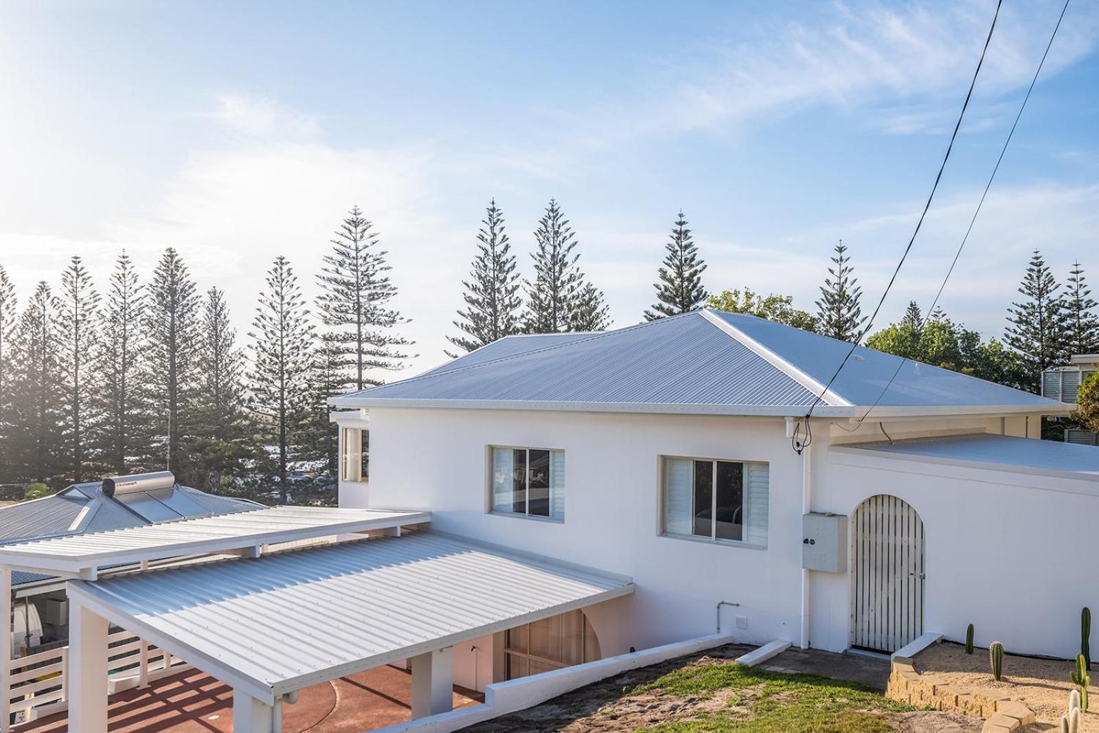 Swell Yamba, Iconic 7 Bedroom House on the Hill with Amazing Bay Views