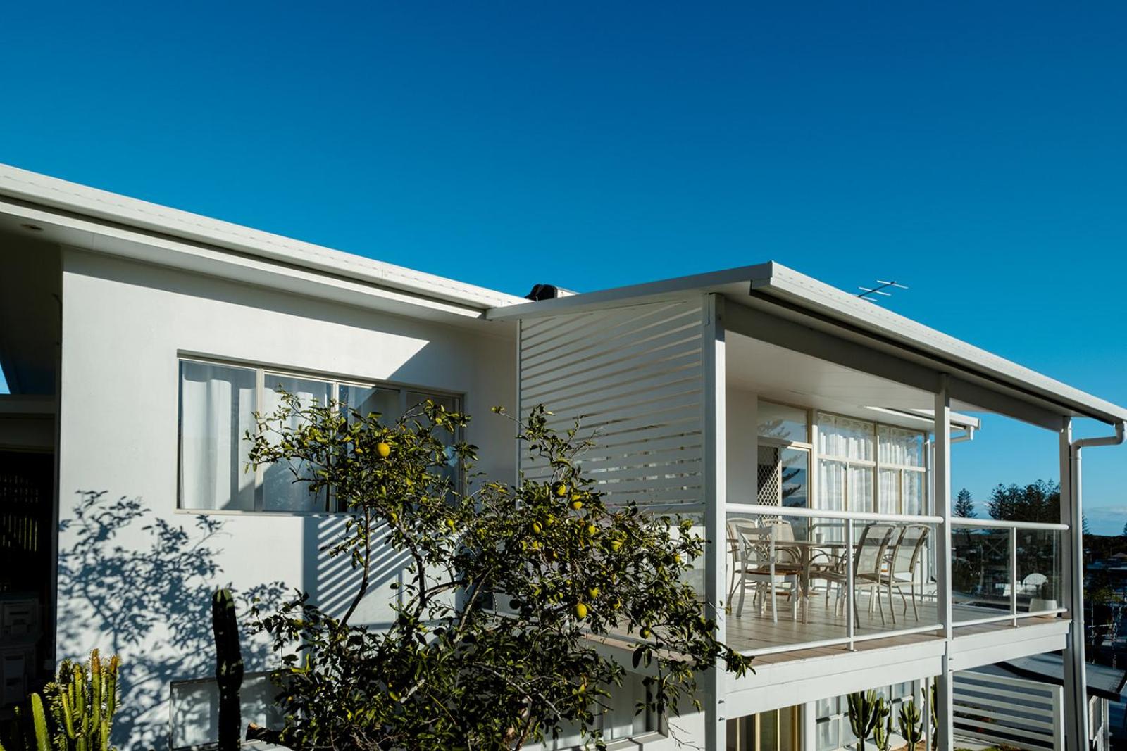 Swell Yamba, Iconic 7 Bedroom House on the Hill with Amazing Bay Views