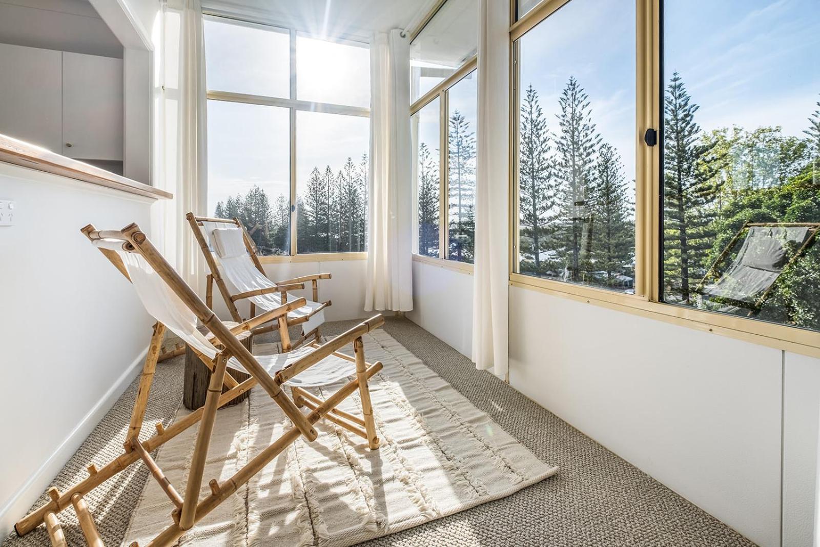 Swell Yamba, Iconic 7 Bedroom House on the Hill with Amazing Bay Views