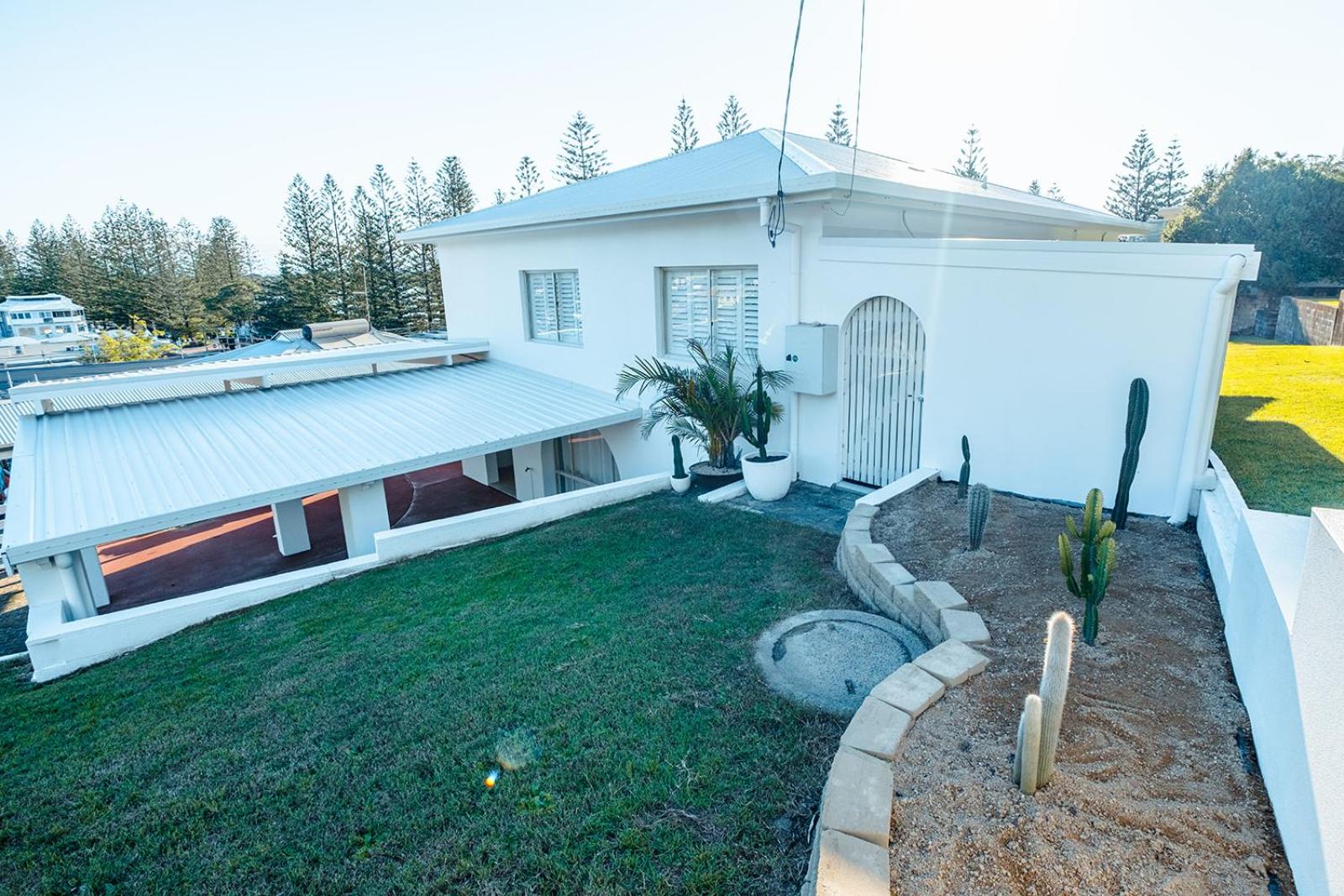 Swell Yamba, Iconic 7 Bedroom House on the Hill with Amazing Bay Views