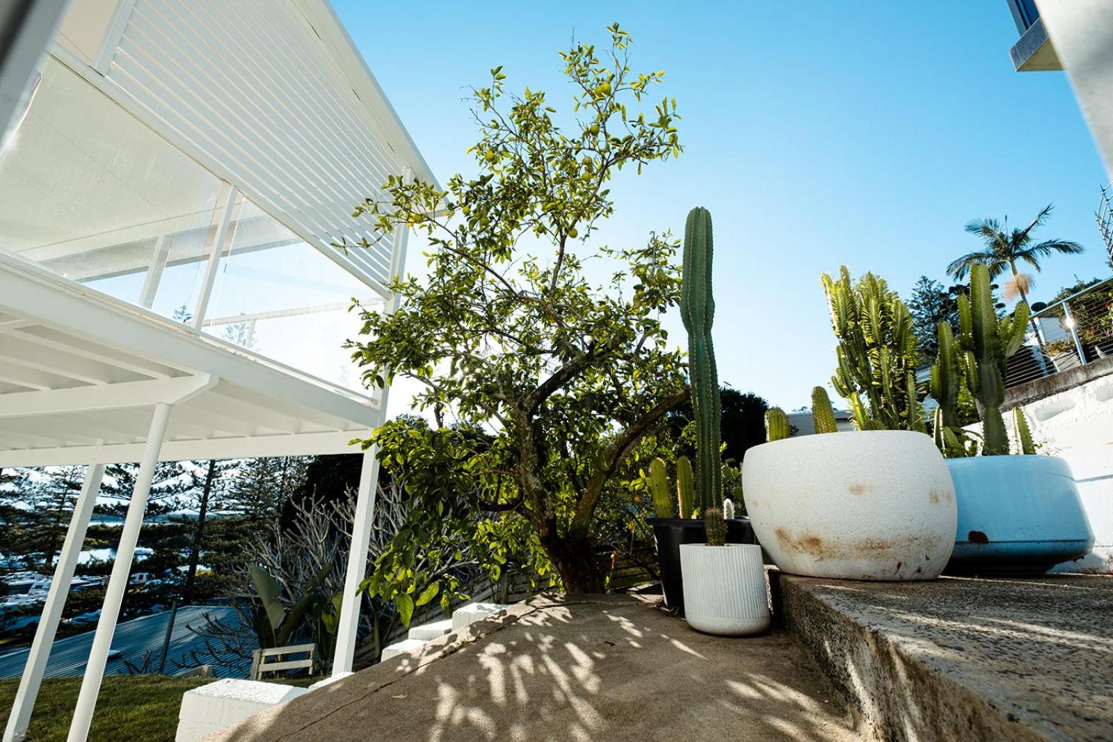 Swell Yamba, Iconic 7 Bedroom House on the Hill with Amazing Bay Views
