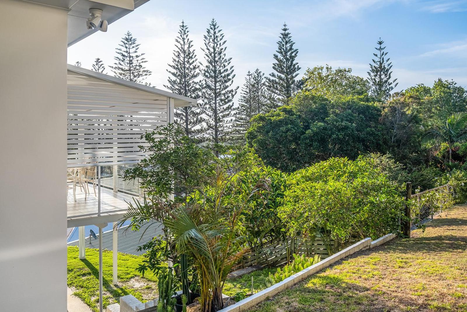 Swell Yamba, Iconic 7 Bedroom House on the Hill with Amazing Bay Views