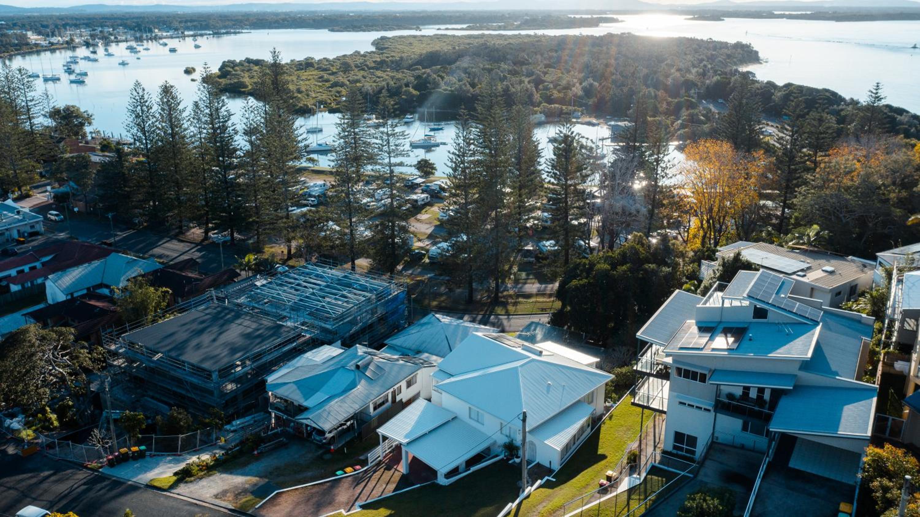 Swell Yamba, Iconic 7 Bedroom House on the Hill with Amazing Bay Views