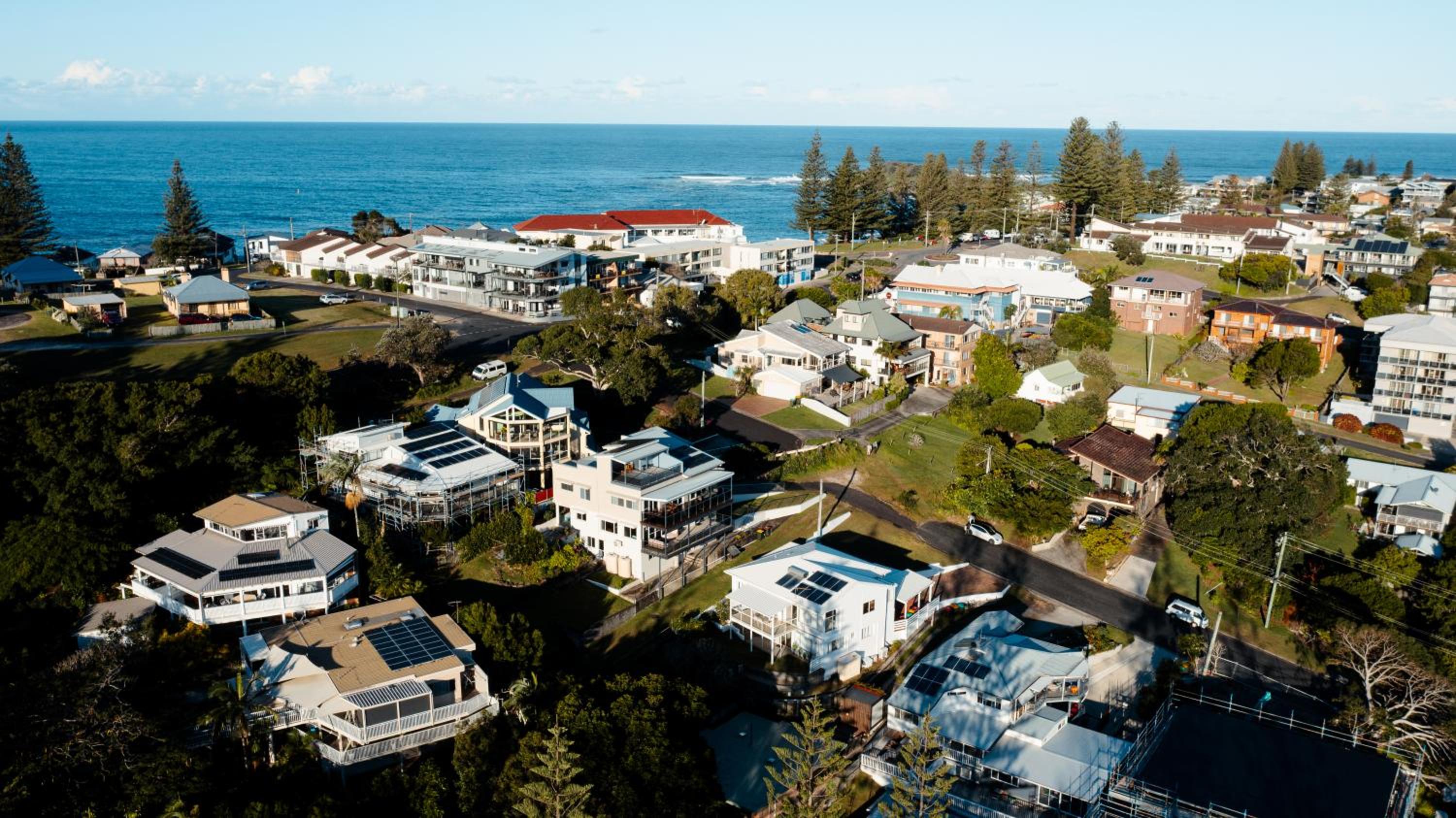 Swell Yamba, Iconic 7 Bedroom House on the Hill with Amazing Bay Views