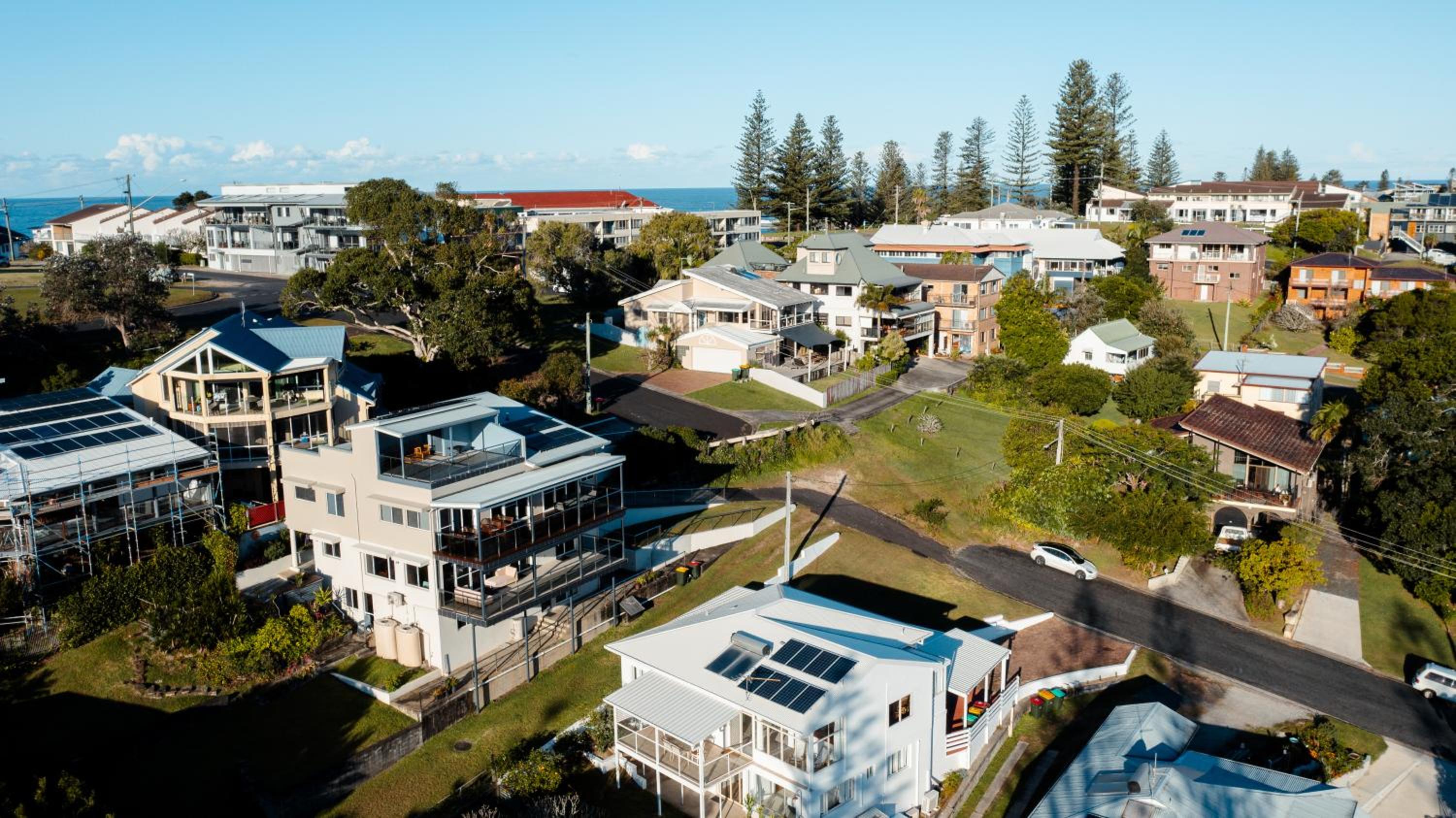 Swell Yamba, Iconic 7 Bedroom House on the Hill with Amazing Bay Views