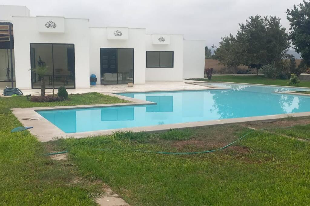 Casa de campo en condominio