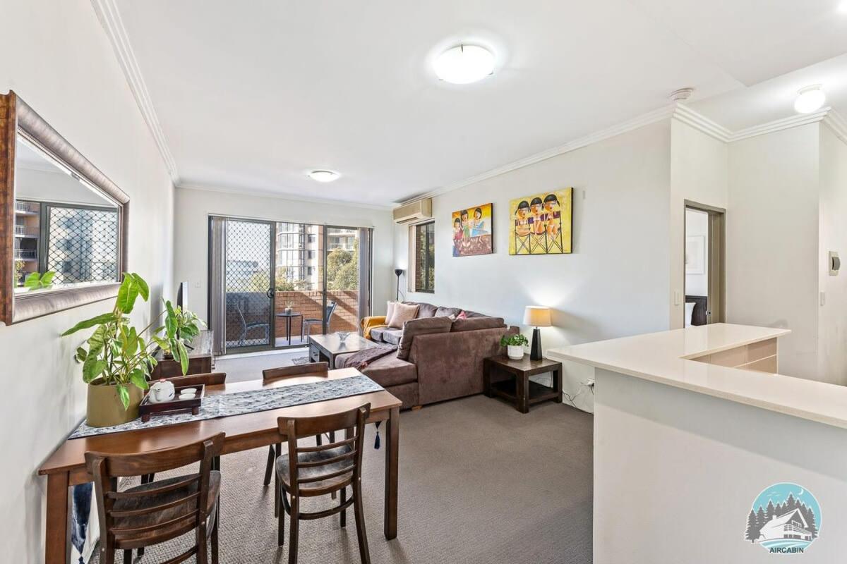 Aircabin - Parramatta - Free Parking - 1 Bed Apt