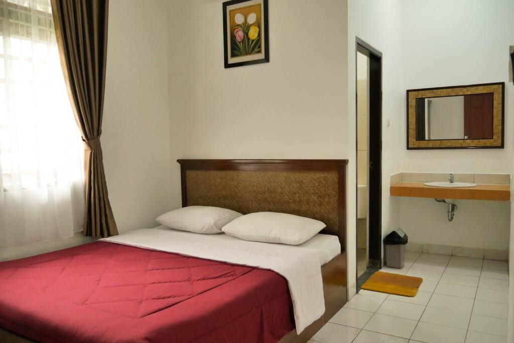 Villa Lotus Puncak D03 view 2