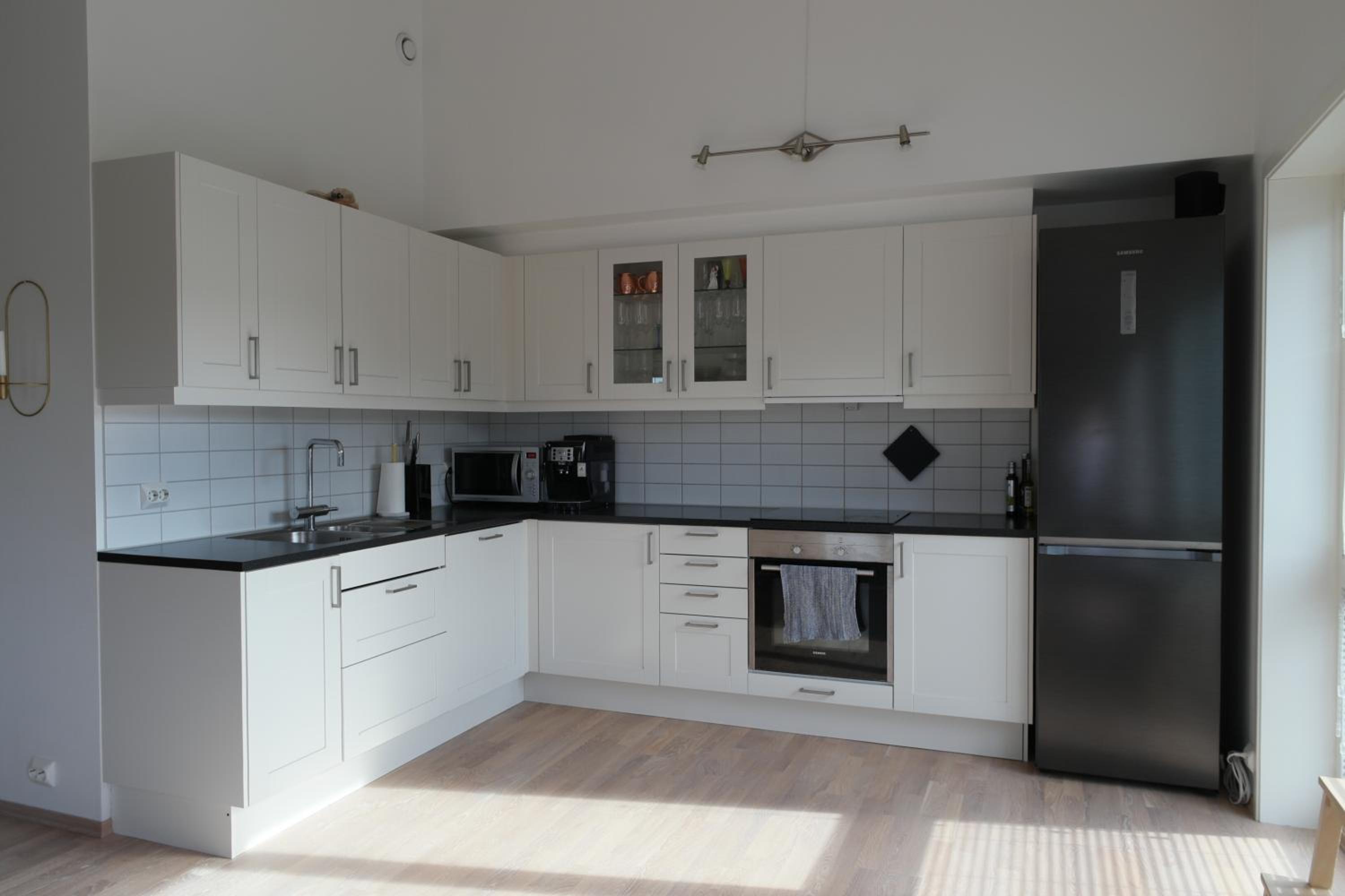 Luxury 2 bedroom apartment on top floor in Stavanger view 2