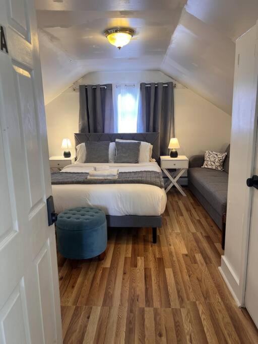 Spacious 4BR Near Subway, Sleeps 8per Easy Access to Downtown Boston view 2