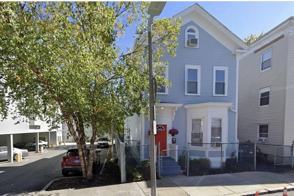 Spacious 4BR Near Subway, Sleeps 8per Easy Access to Downtown Boston view 3