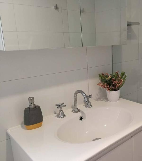 Merala a cosy cottage with easy stroll to CBD