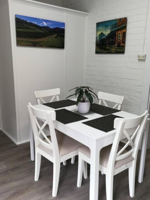 Merala a cosy cottage with easy stroll to CBD