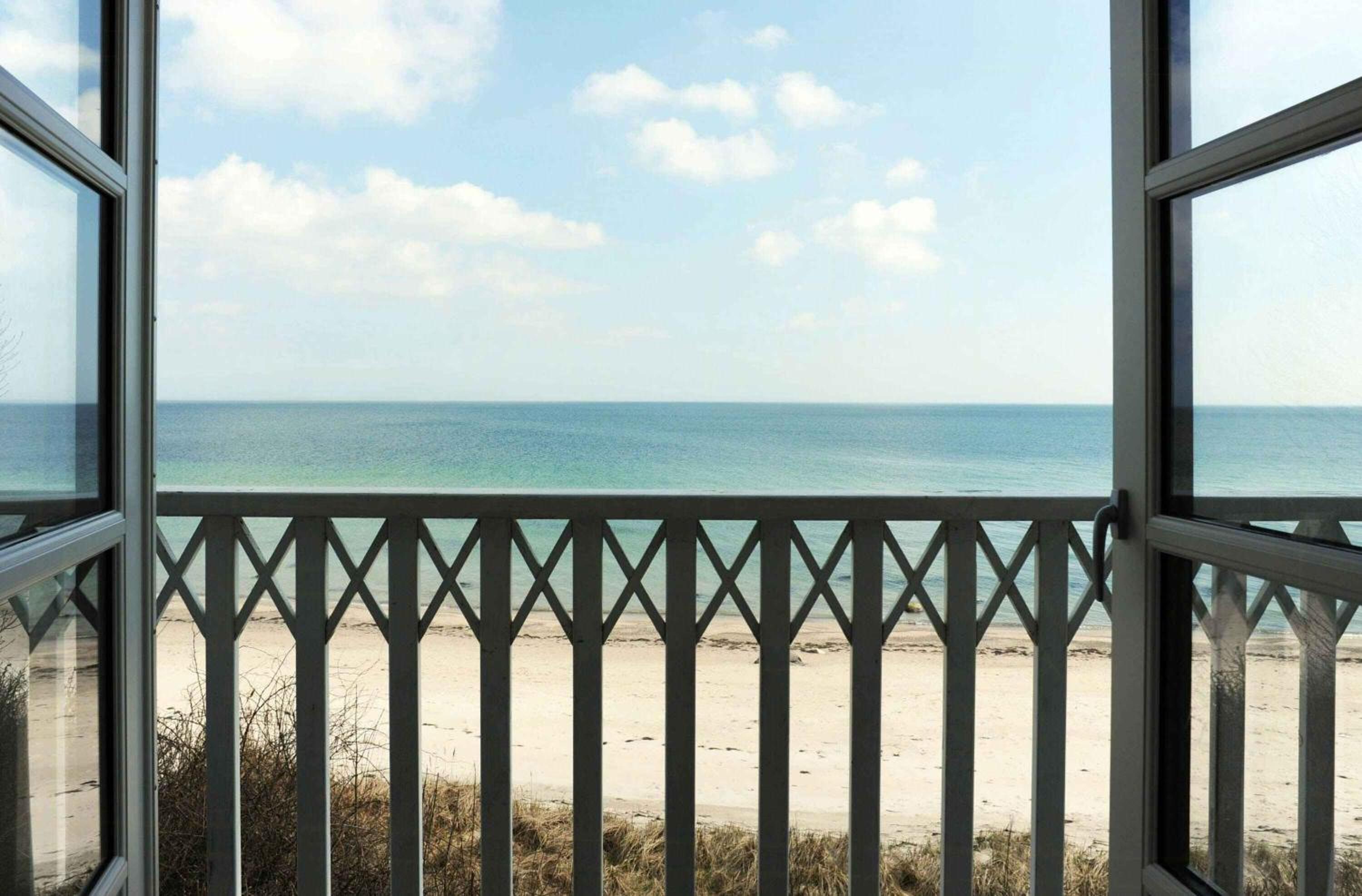 Beachhotel Atmosphere With Stunning Seaview