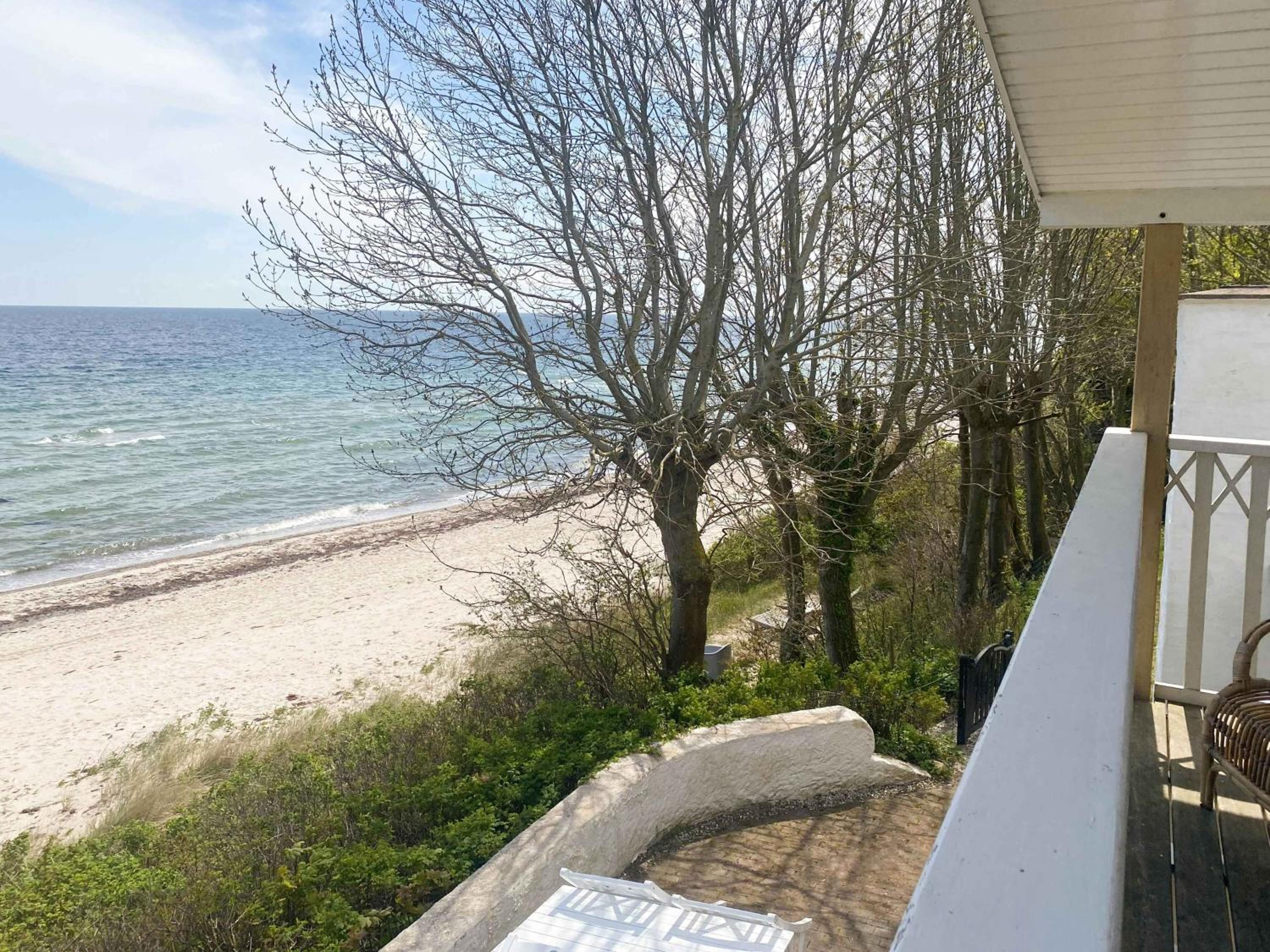 Beachhotel Atmosphere With Stunning Seaview