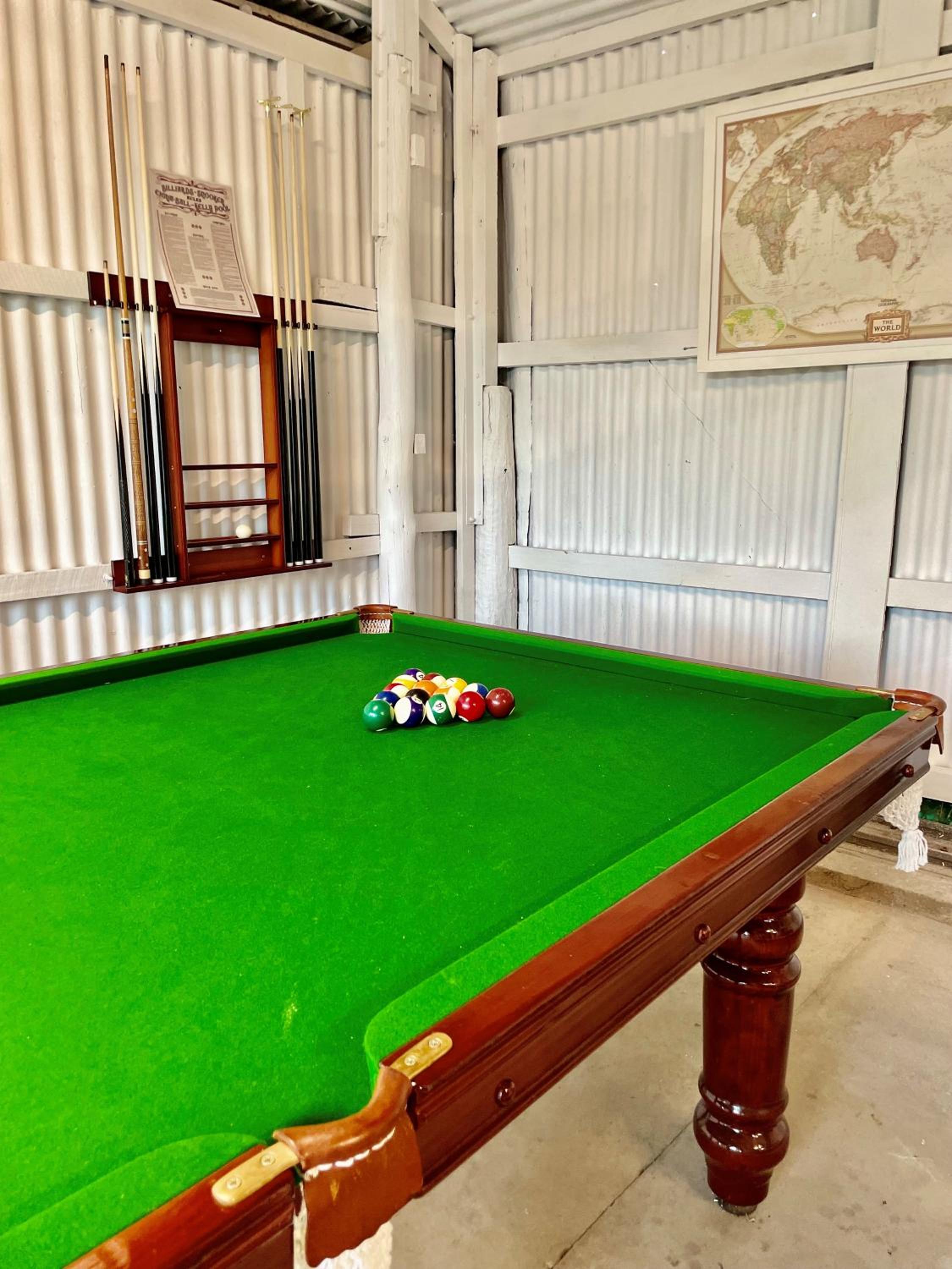 Corner Cottage- Pool Table, WiFi, AC & Firepit