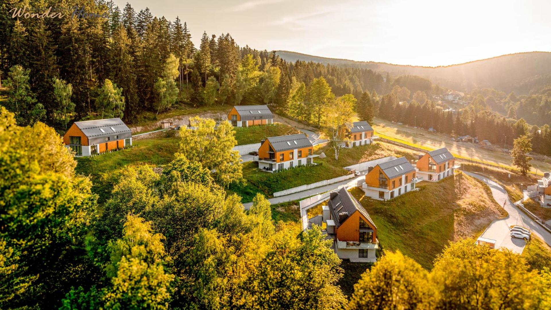 Wonder Home Myśliwska - Domki przy stoku Karpatka - na terenie kompleksu plac zabaw, zewnętrzna siłownia i sklep