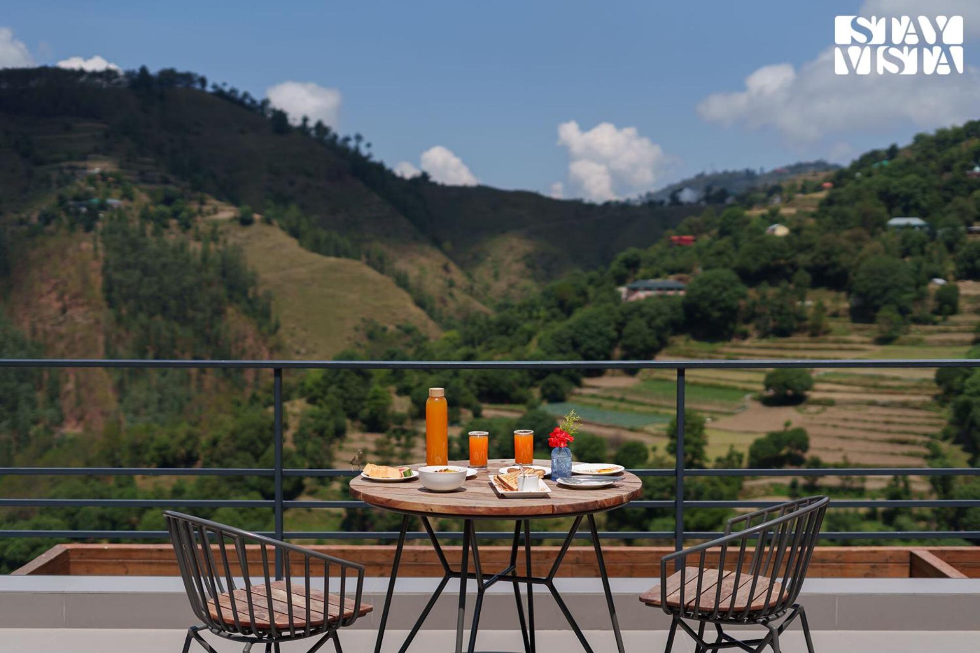StayVista at Shai Sher Estate with Bonfire, BBQ and Lawn view 4