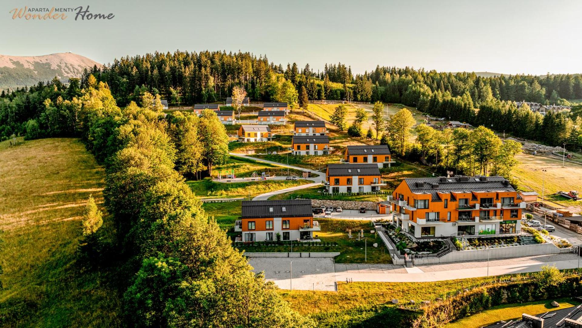 Wonder Home - Apartamenty Hillside tuż przy stoku, sklep, plac zabaw i zewnętrzna siłownia na terenie kompleksu