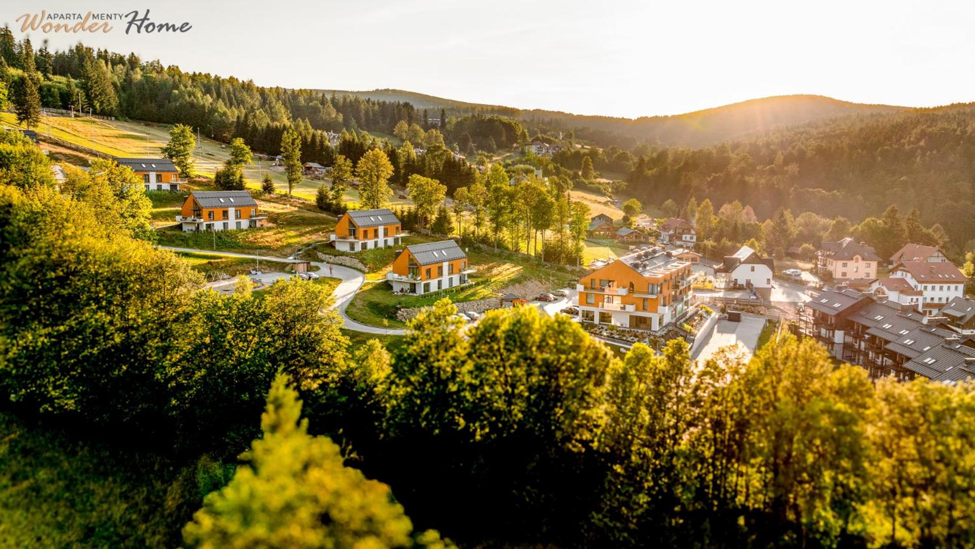 Wonder Home - Apartamenty Hillside tuż przy stoku, sklep, plac zabaw i zewnętrzna siłownia na terenie kompleksu