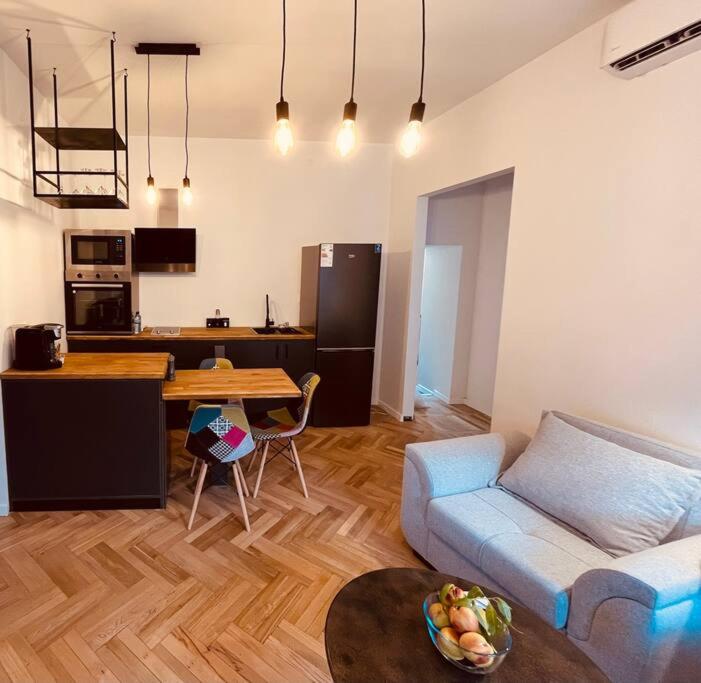Apartment on Dzmebi Kakabadzeebi Street