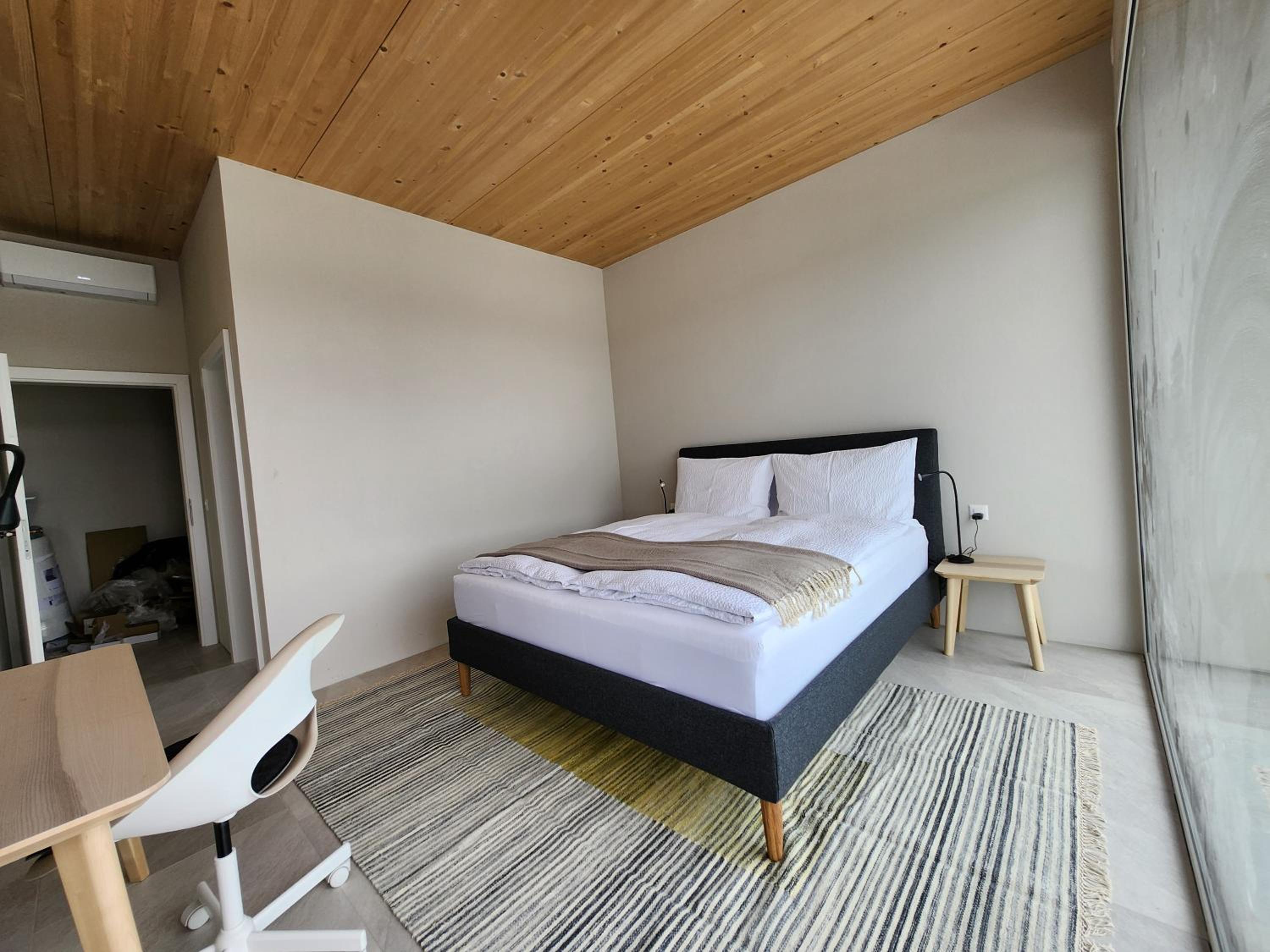 Lakeview Guest Rooms with huge rooftop terrace