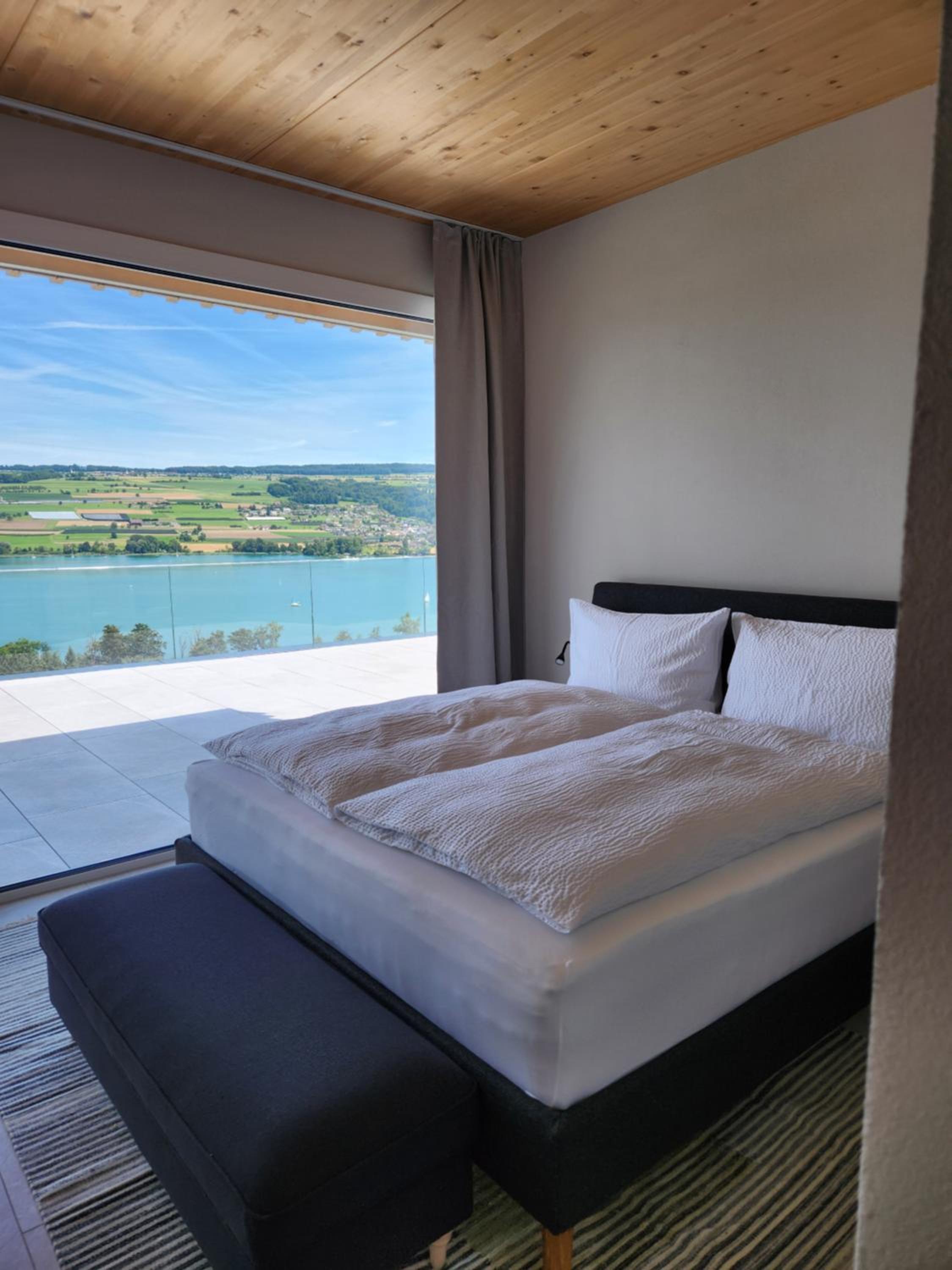 Lakeview Guest Rooms with huge rooftop terrace