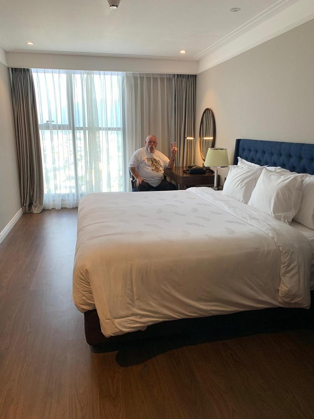 2 Bedroom Luxury Condo Free Airport pick up view 5