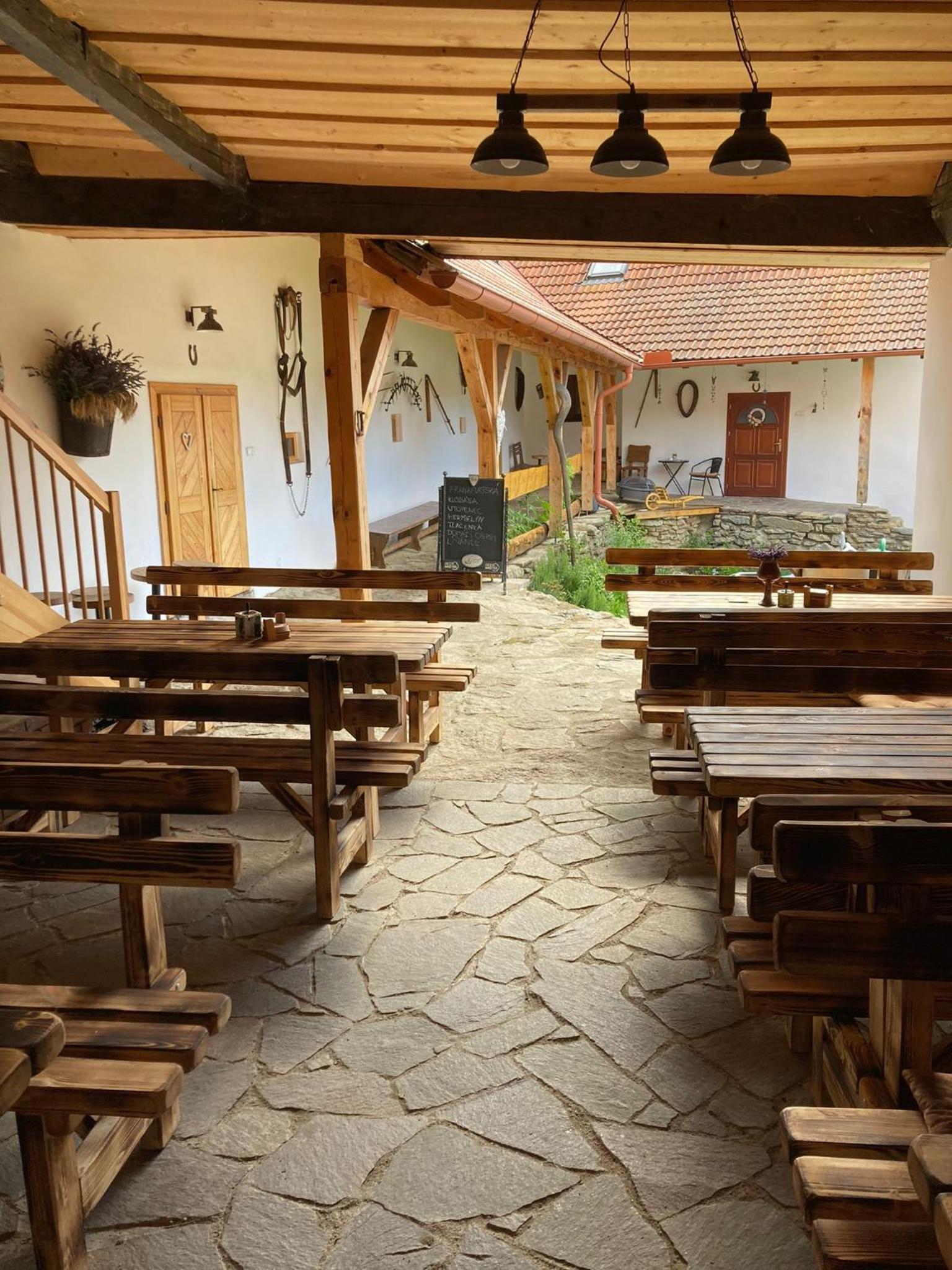 Statek DĚRAVÁ BOTA