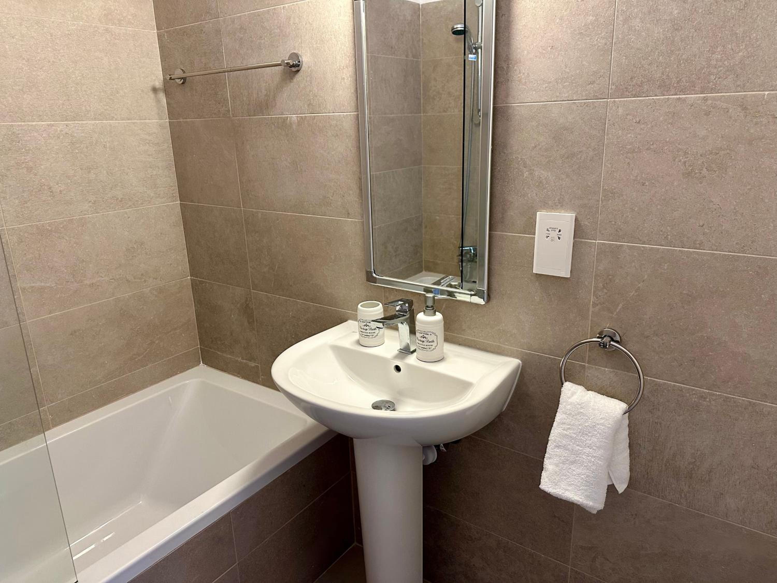 3 bdr house Ambrosia