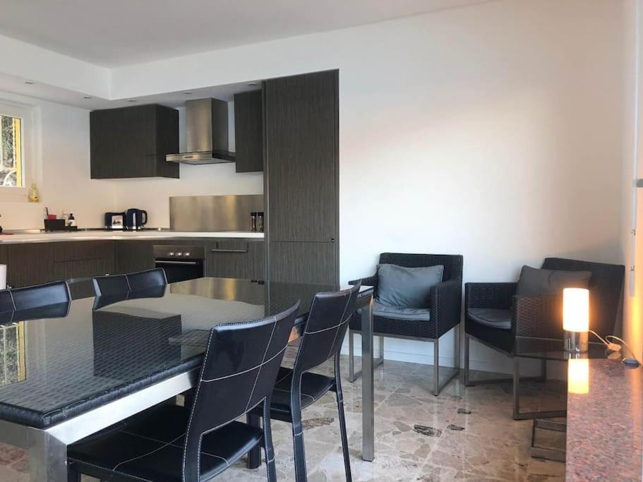 Capriccio 180 lake view Wharf and Parking