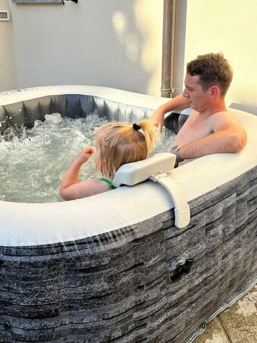 Villetta Grignetta Relax Giardino e Jacuzzi view 5