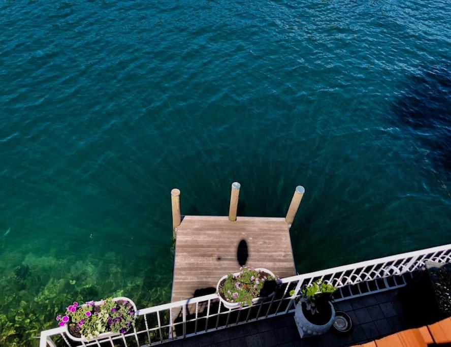 Capriccio 180 lake view Wharf and Parking
