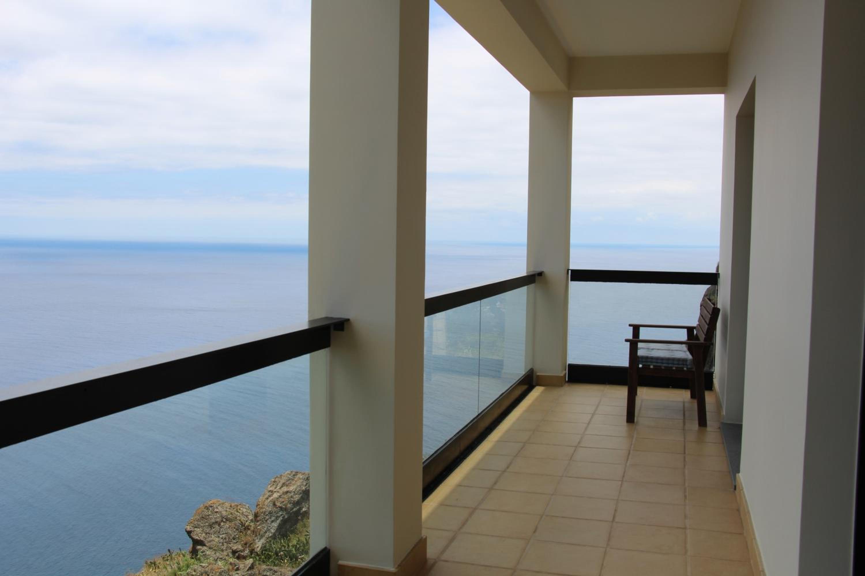 Spacious house with sea view in Caniço + private pool view 5