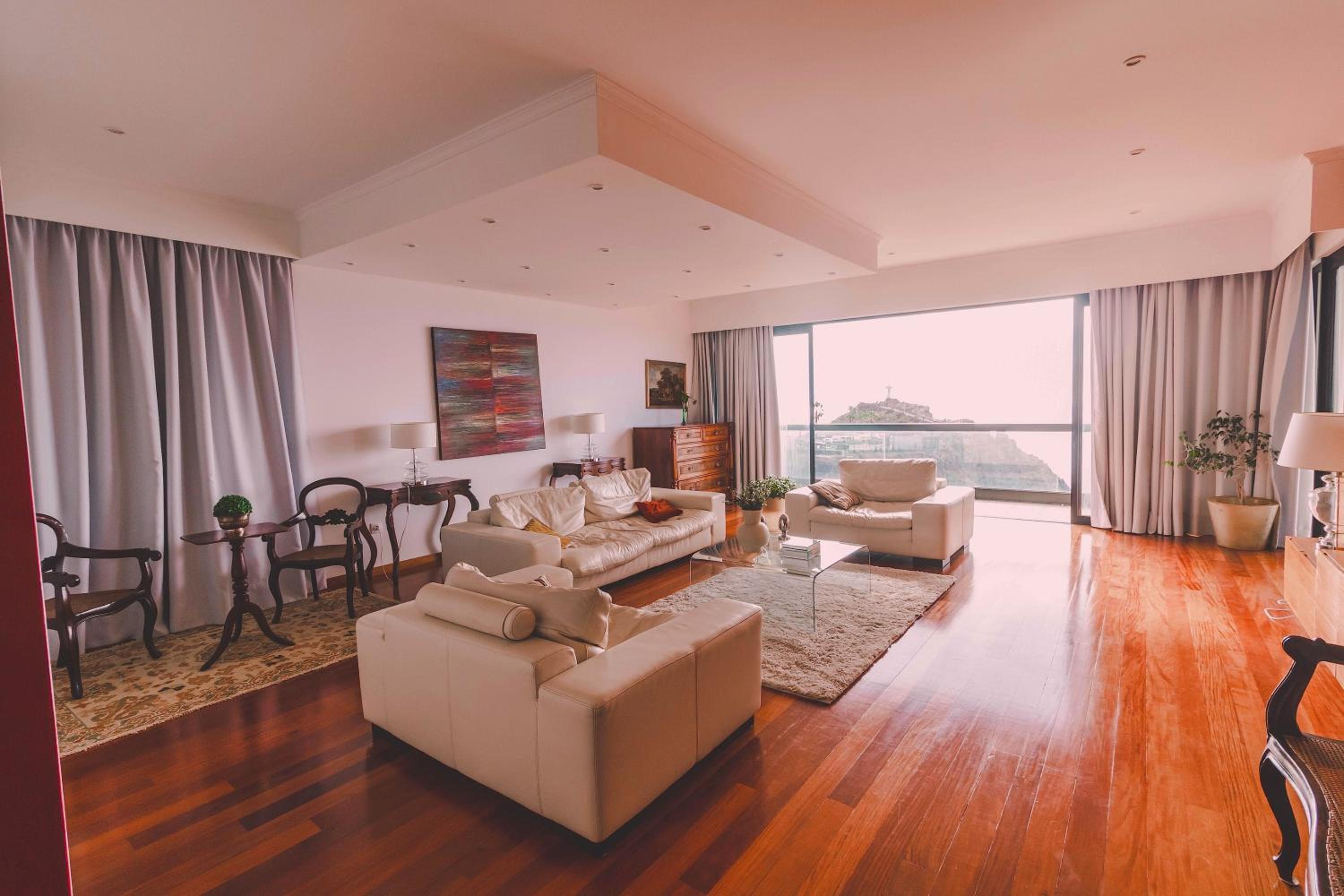 Spacious house with sea view in Caniço + private pool view 4