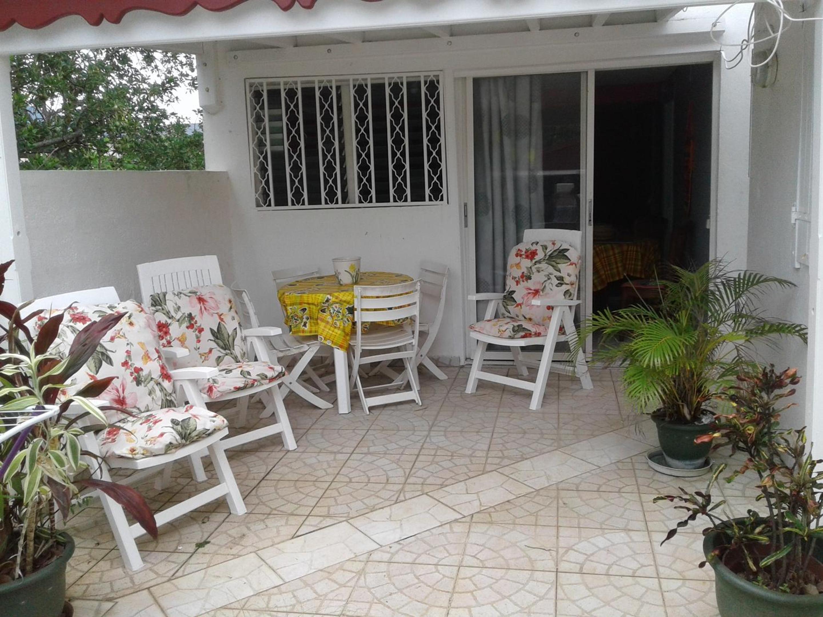 Maison confortable au Moule avec jardin cloture view 2