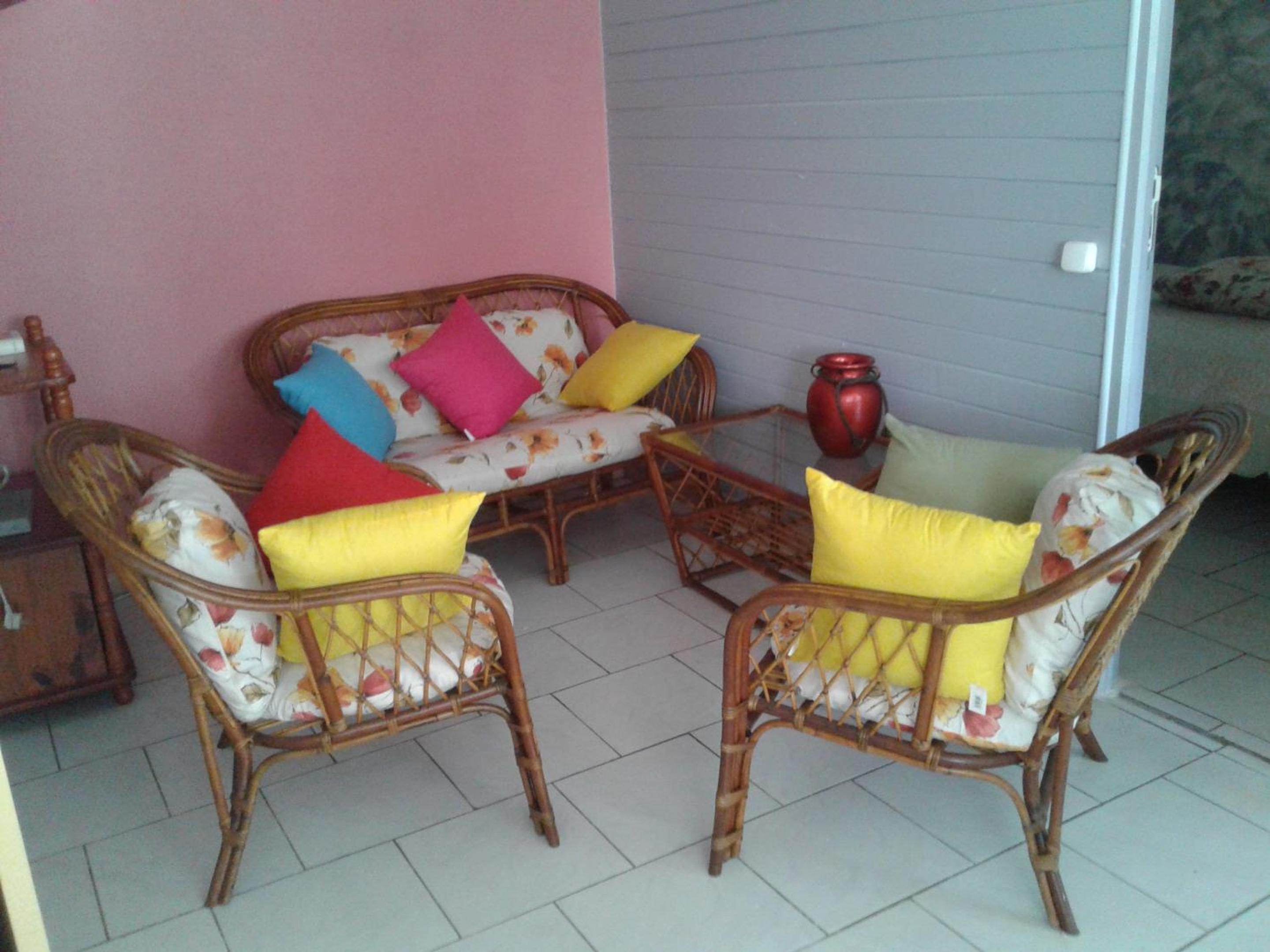 Maison confortable au Moule avec jardin cloture view 4