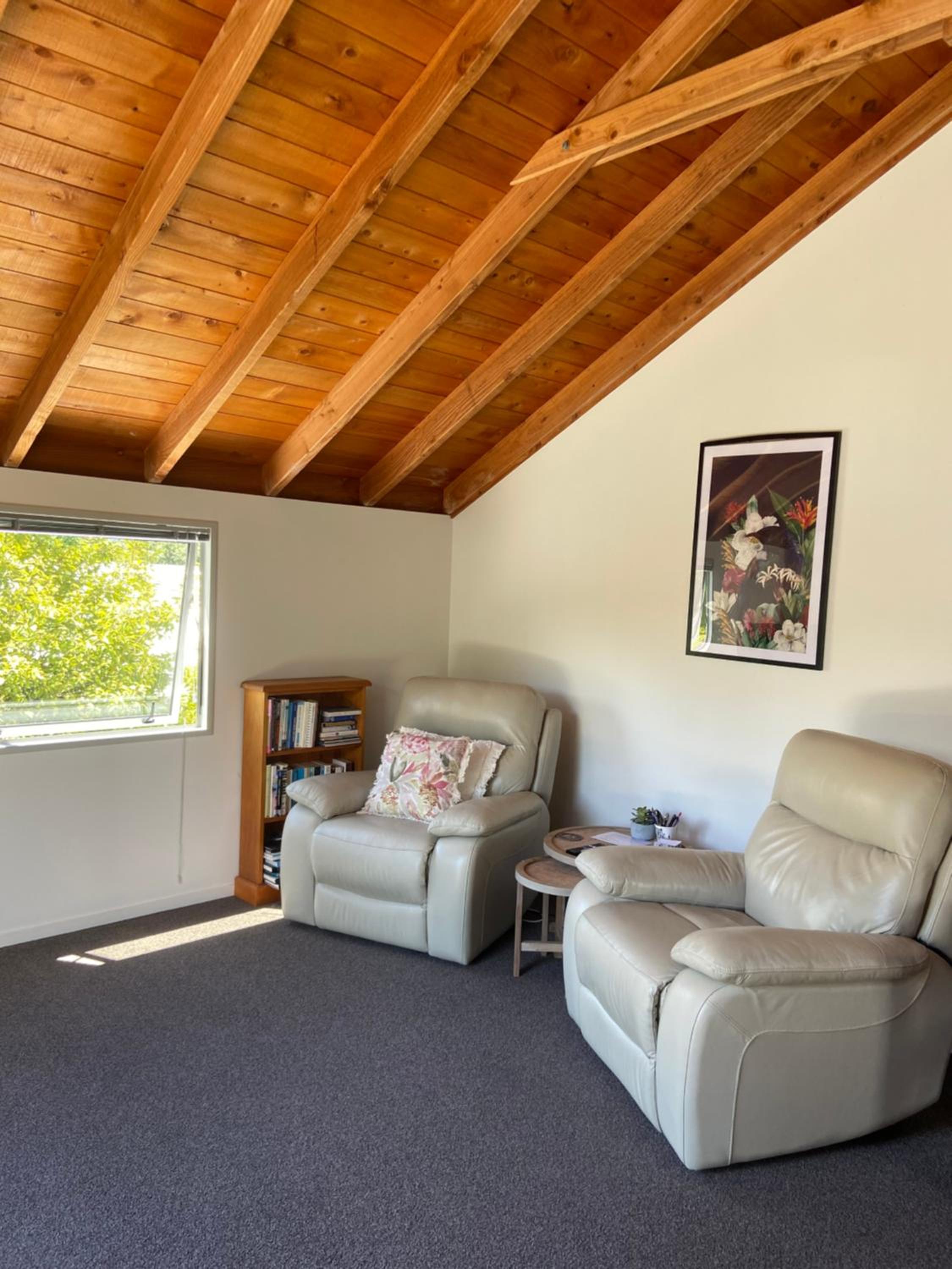 Apartment in Tranquil Park Setting 3 mins from CBD view 2