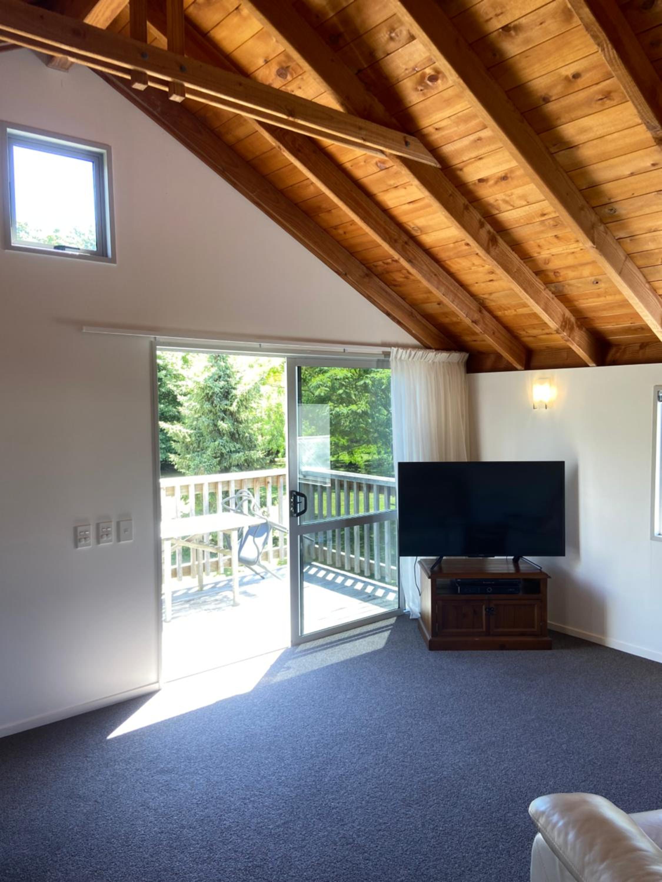 Apartment in Tranquil Park Setting 3 mins from CBD view 3