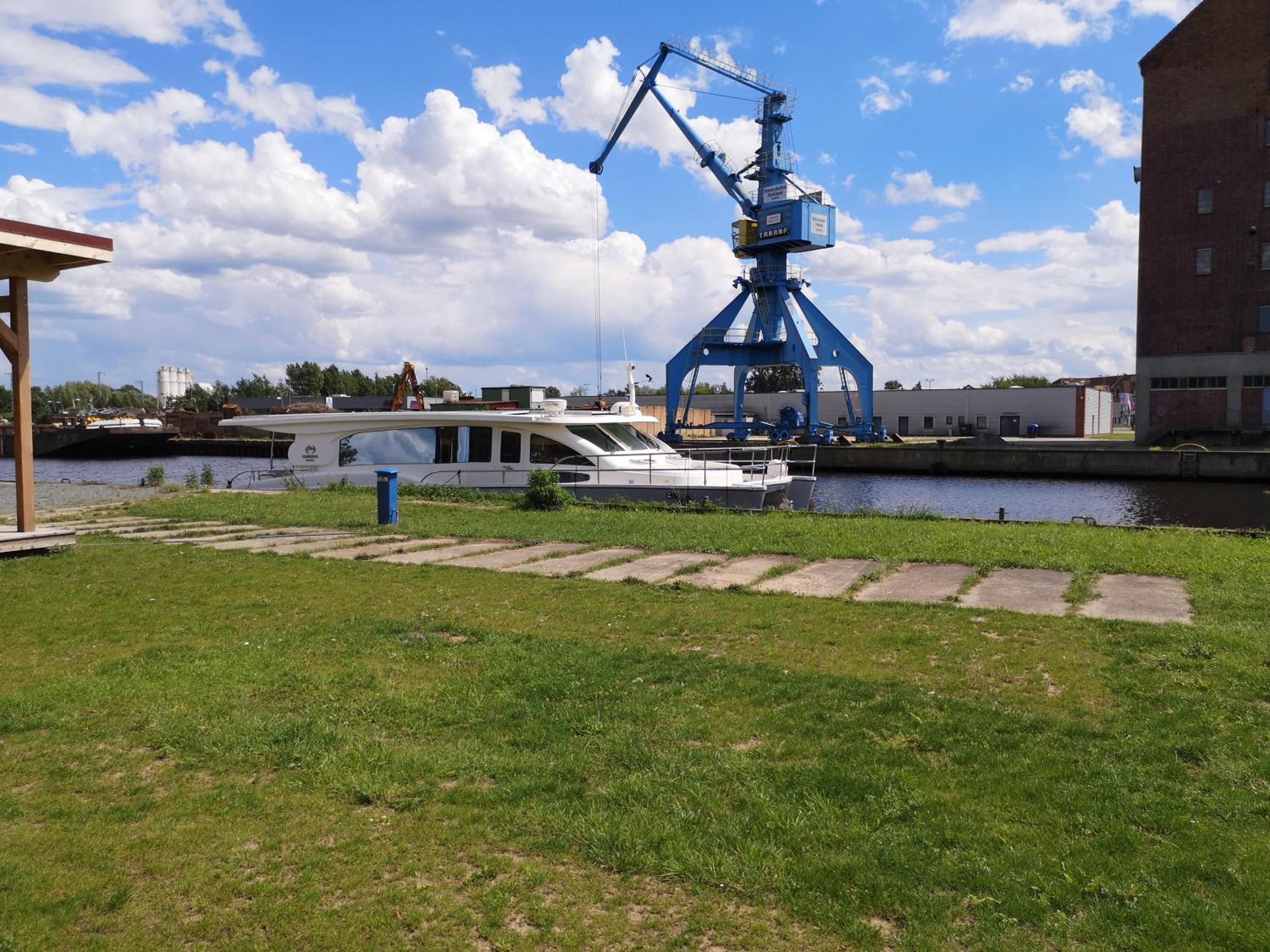 Hausboot und Zimmervermietung Boot & Bike Hansestadt Anklam