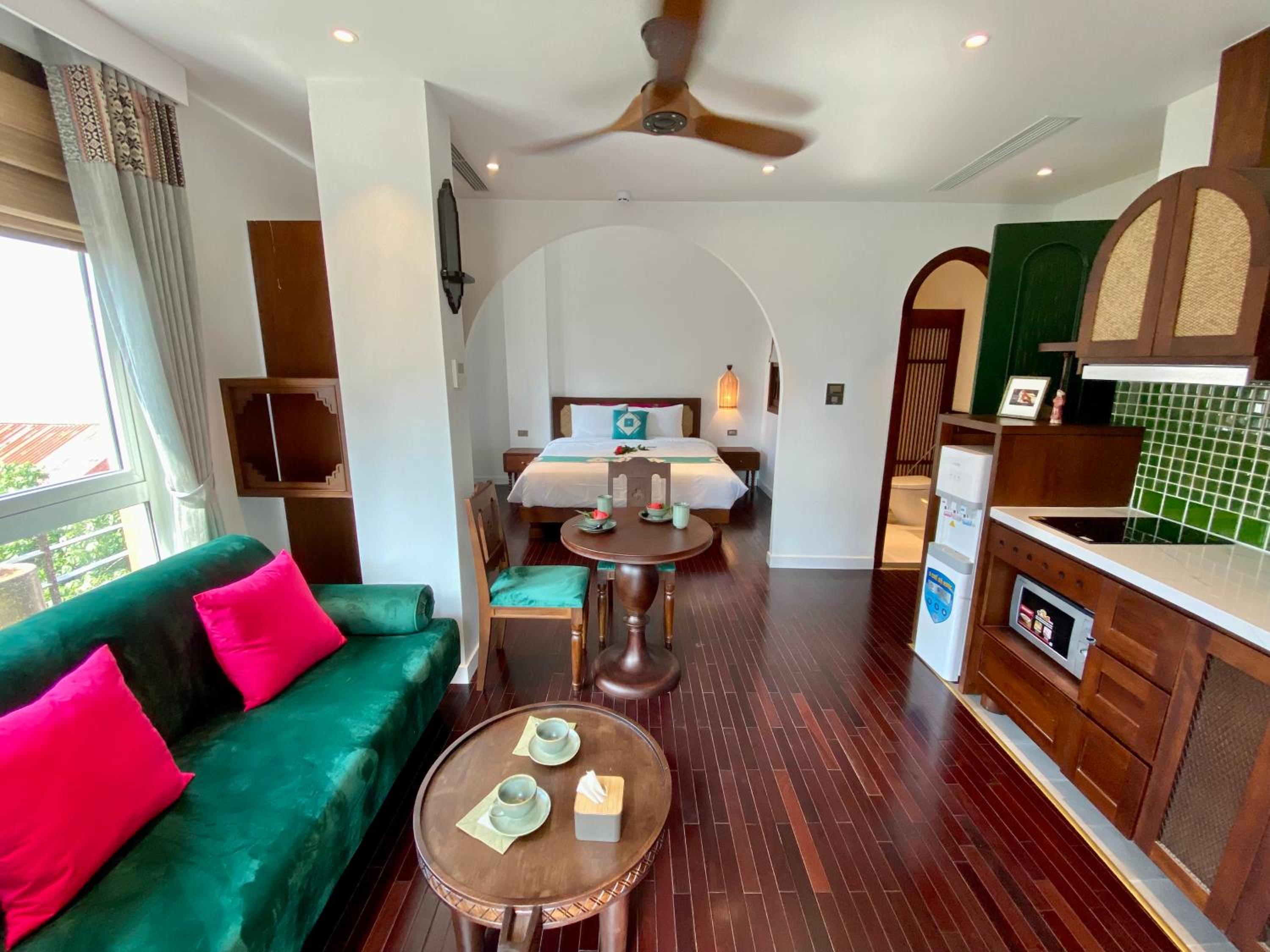 Hanoi Apartment for rent near Old Quarter 51 NKH