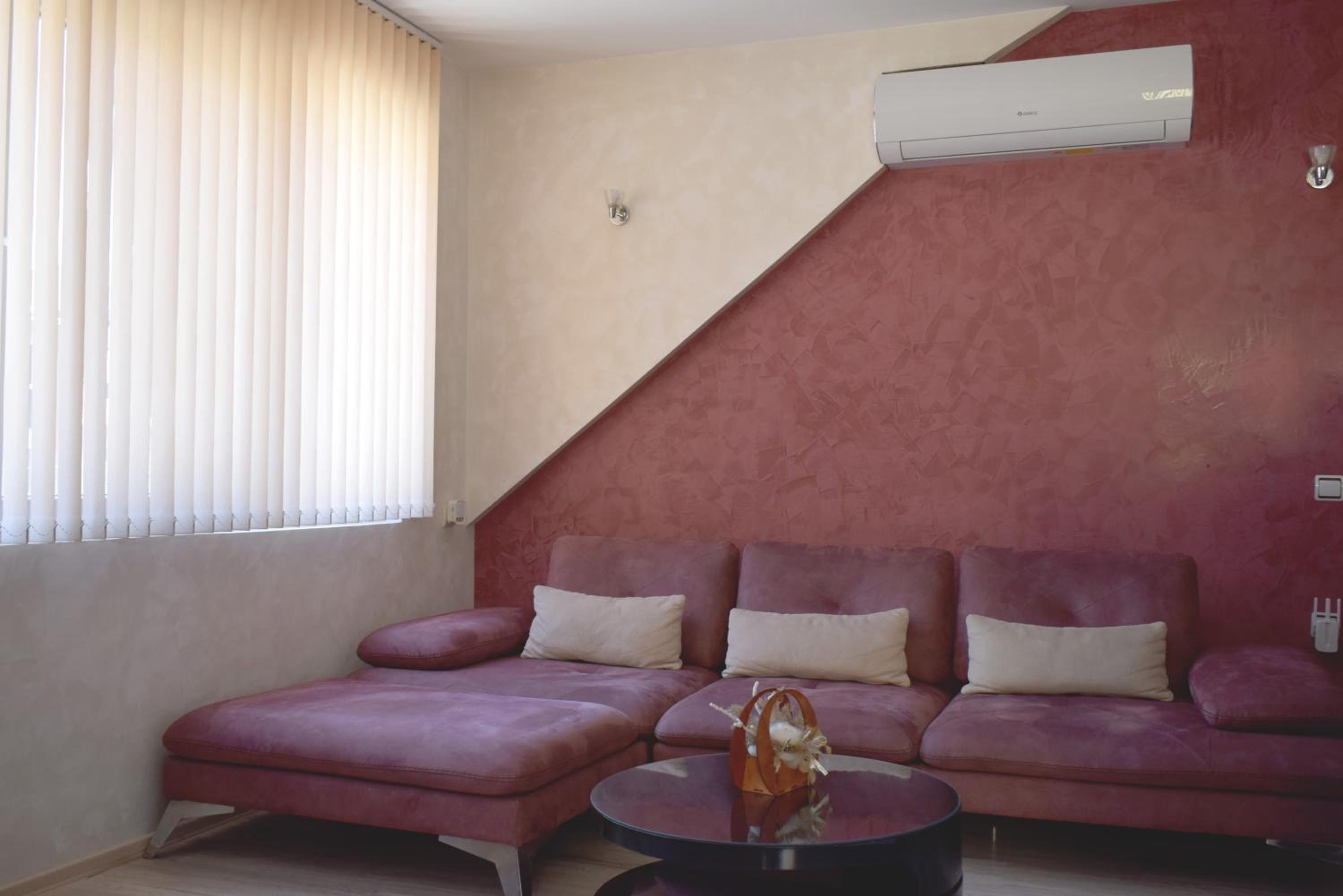 Apartment with 2 Bedrooms and Parking Near the Beach