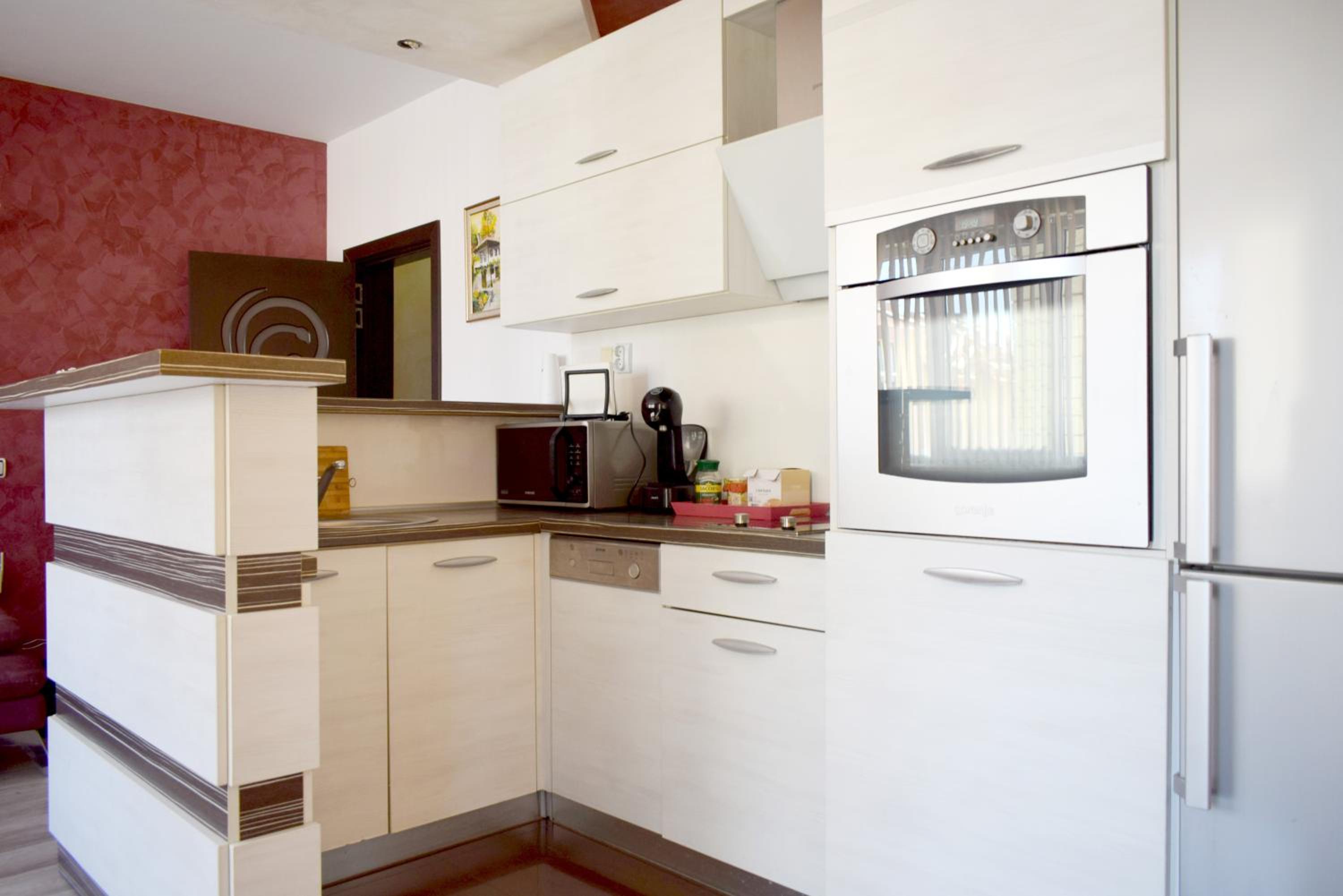 Apartment with 2 Bedrooms and Parking Near the Beach