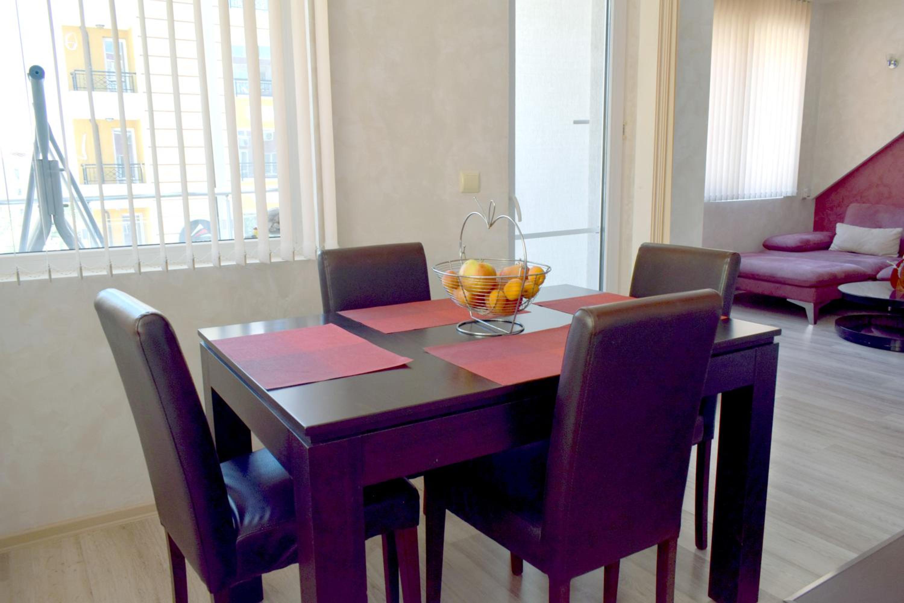 Apartment with 2 Bedrooms and Parking Near the Beach