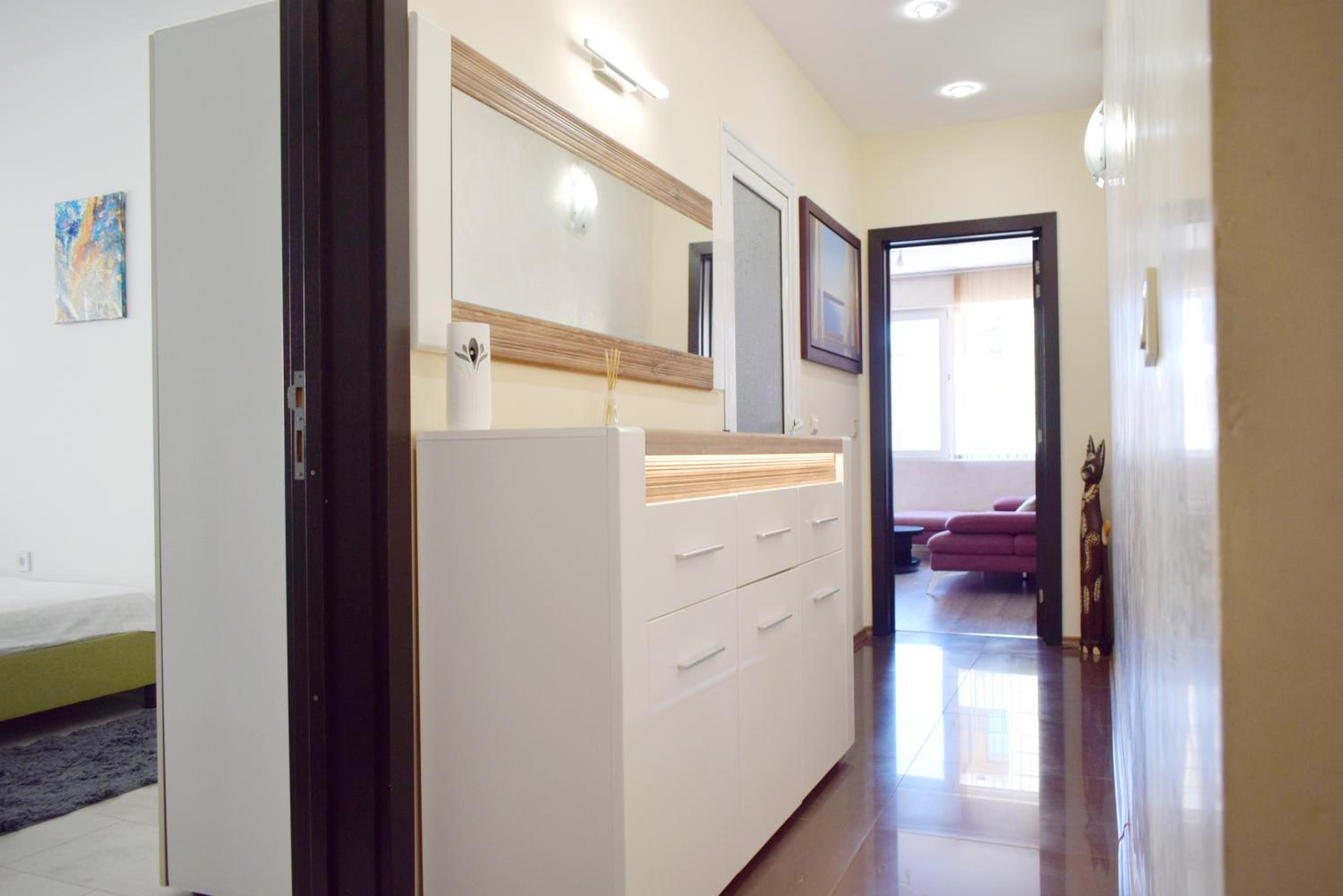 Apartment with 2 Bedrooms and Parking Near the Beach