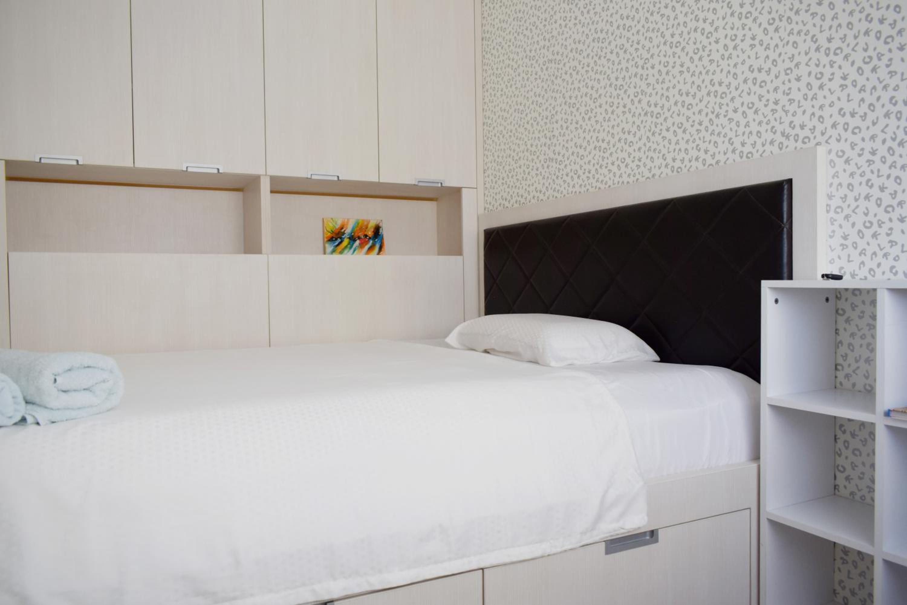 Apartment with 2 Bedrooms and Parking Near the Beach