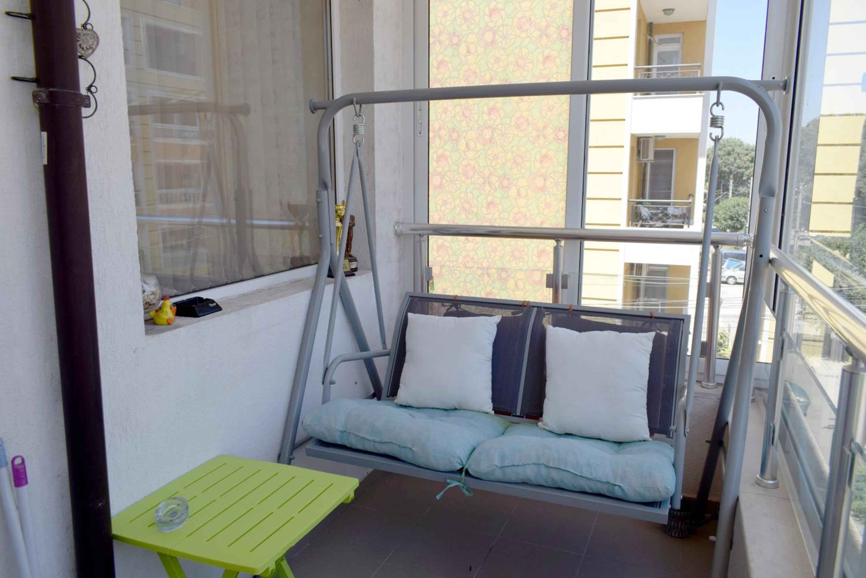 Apartment with 2 Bedrooms and Parking Near the Beach