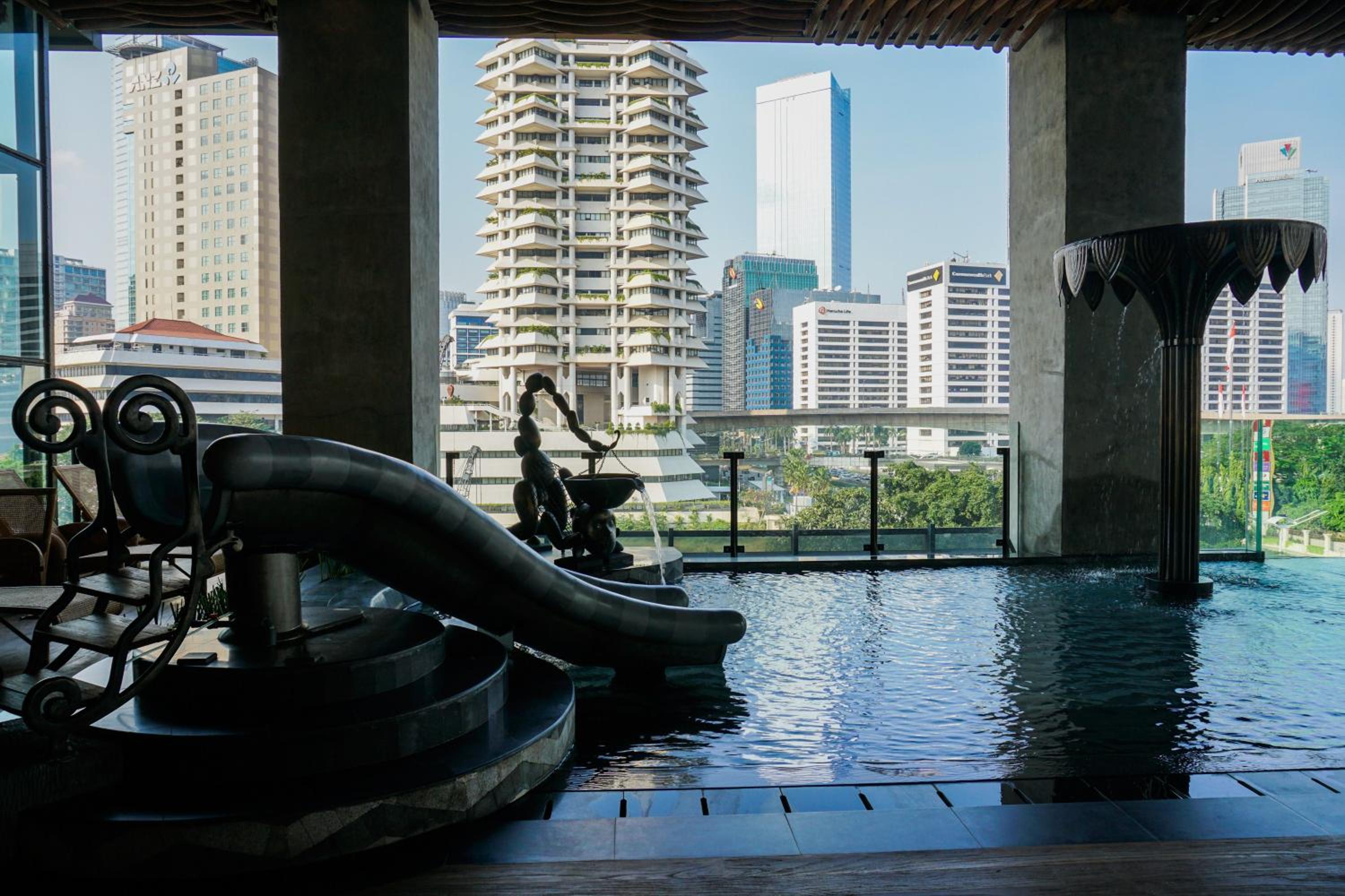 Gorgeous and Comfortable 1BR Sudirman Suites Apartment By Travelio